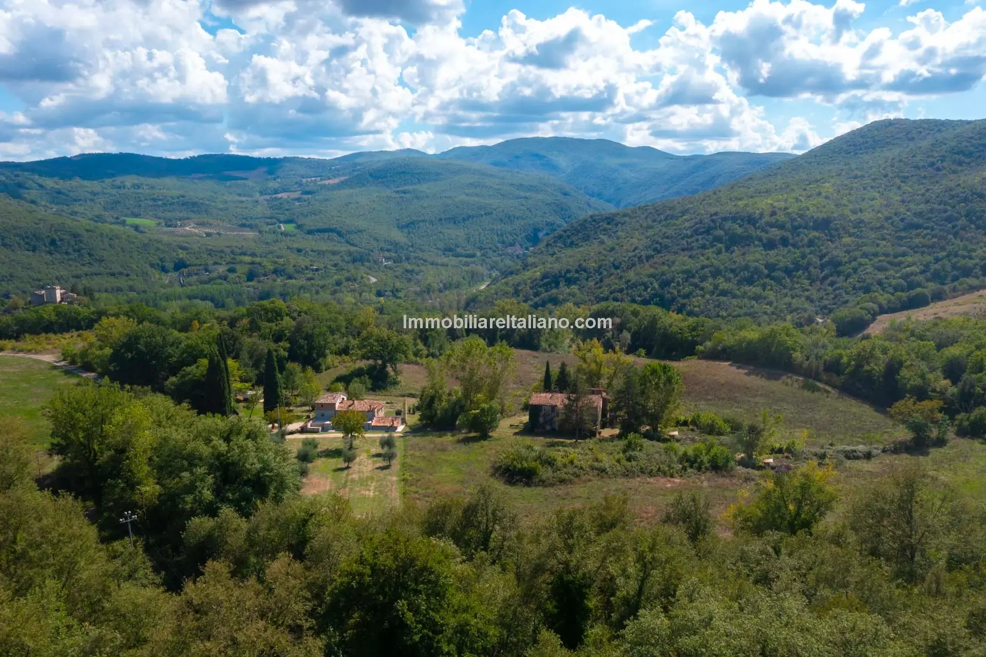 Modern 6-Bedroom Country House with Expansive Land in Todi, Umbria - Image 4