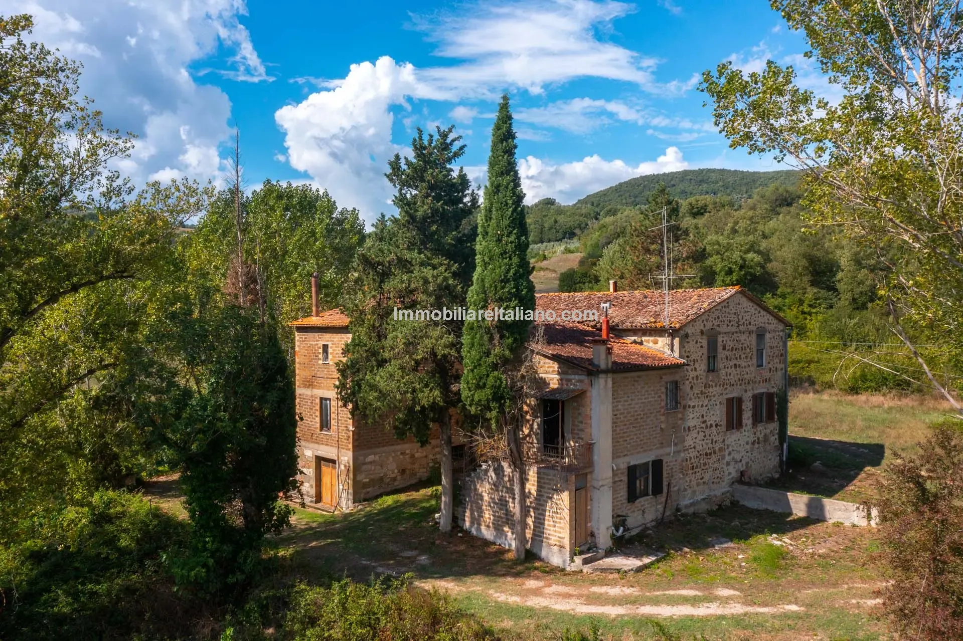 Modern 6-Bedroom Country House with Expansive Land in Todi, Umbria - Image 5