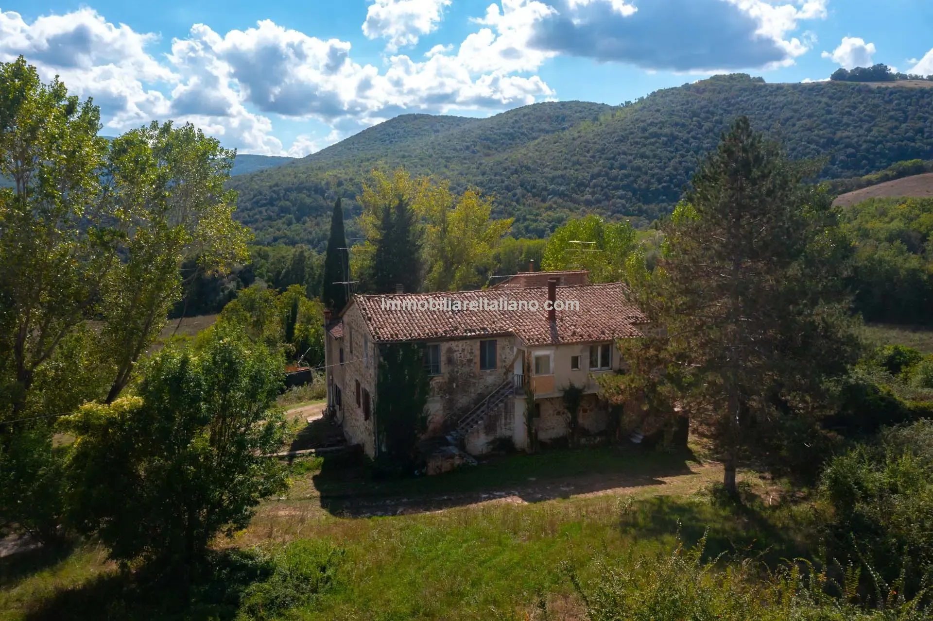 Modern 6-Bedroom Country House with Expansive Land in Todi, Umbria - View image 6 of 58
