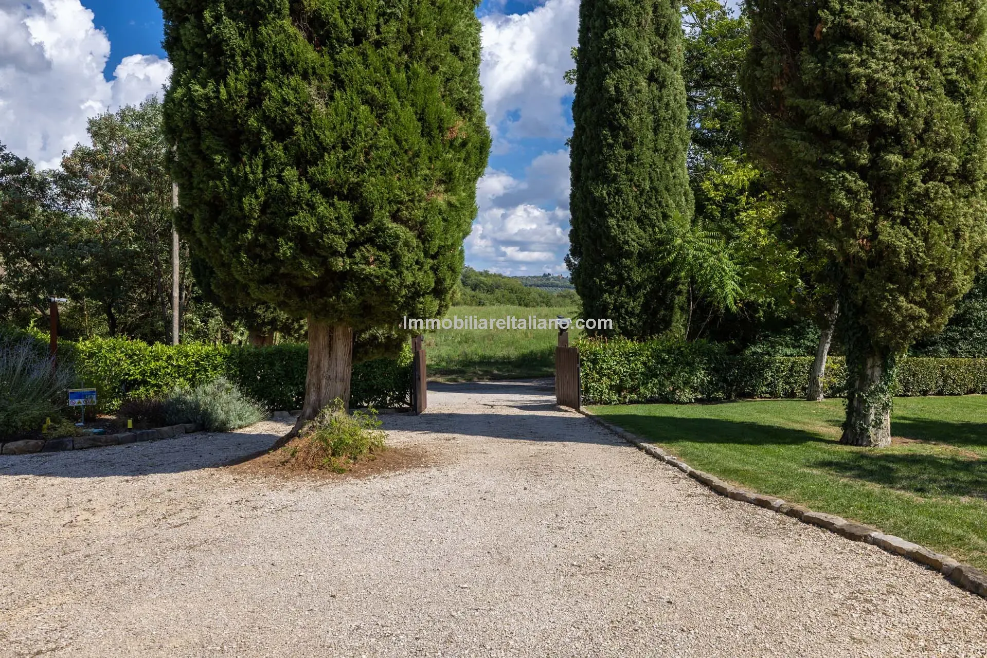 Modern 6-Bedroom Country House with Expansive Land in Todi, Umbria - View image 9 of 58