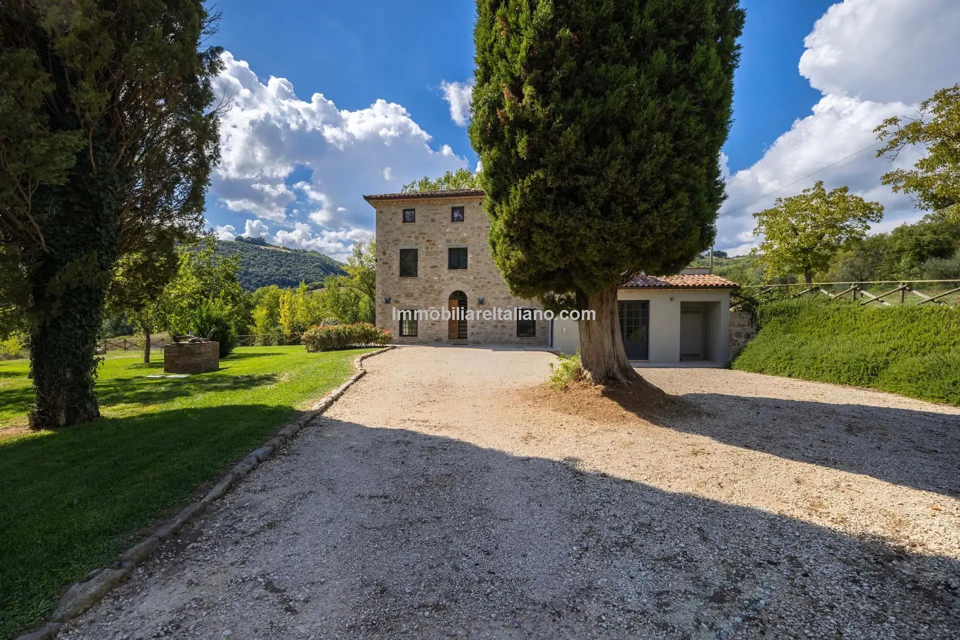 Modern 6-Bedroom Country House with Expansive Land in Todi, Umbria - View image 10 of 58