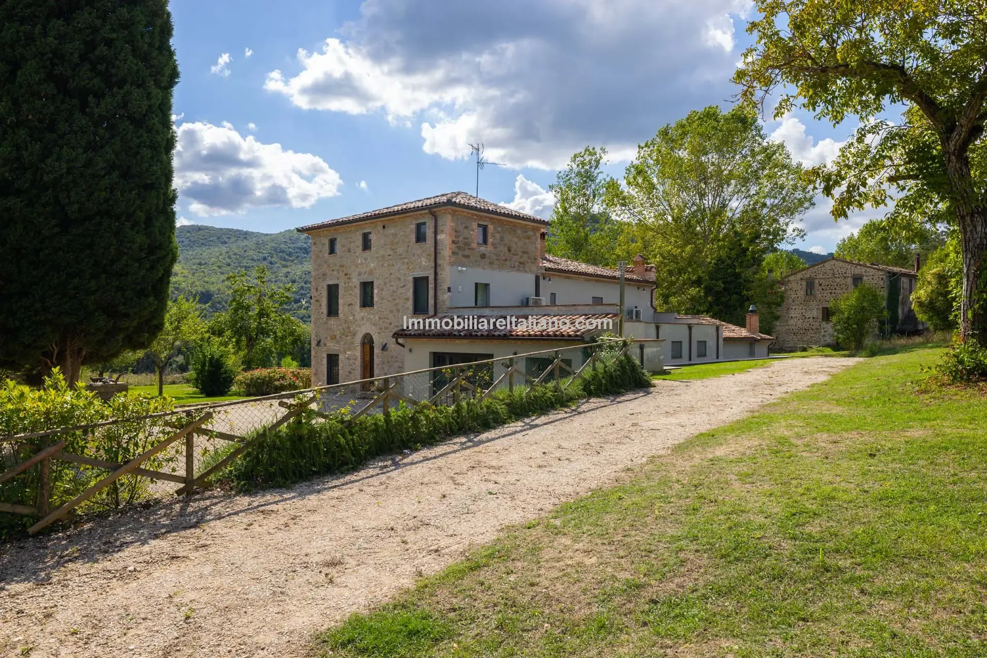 Modern 6-Bedroom Country House with Expansive Land in Todi, Umbria - View image 16 of 58