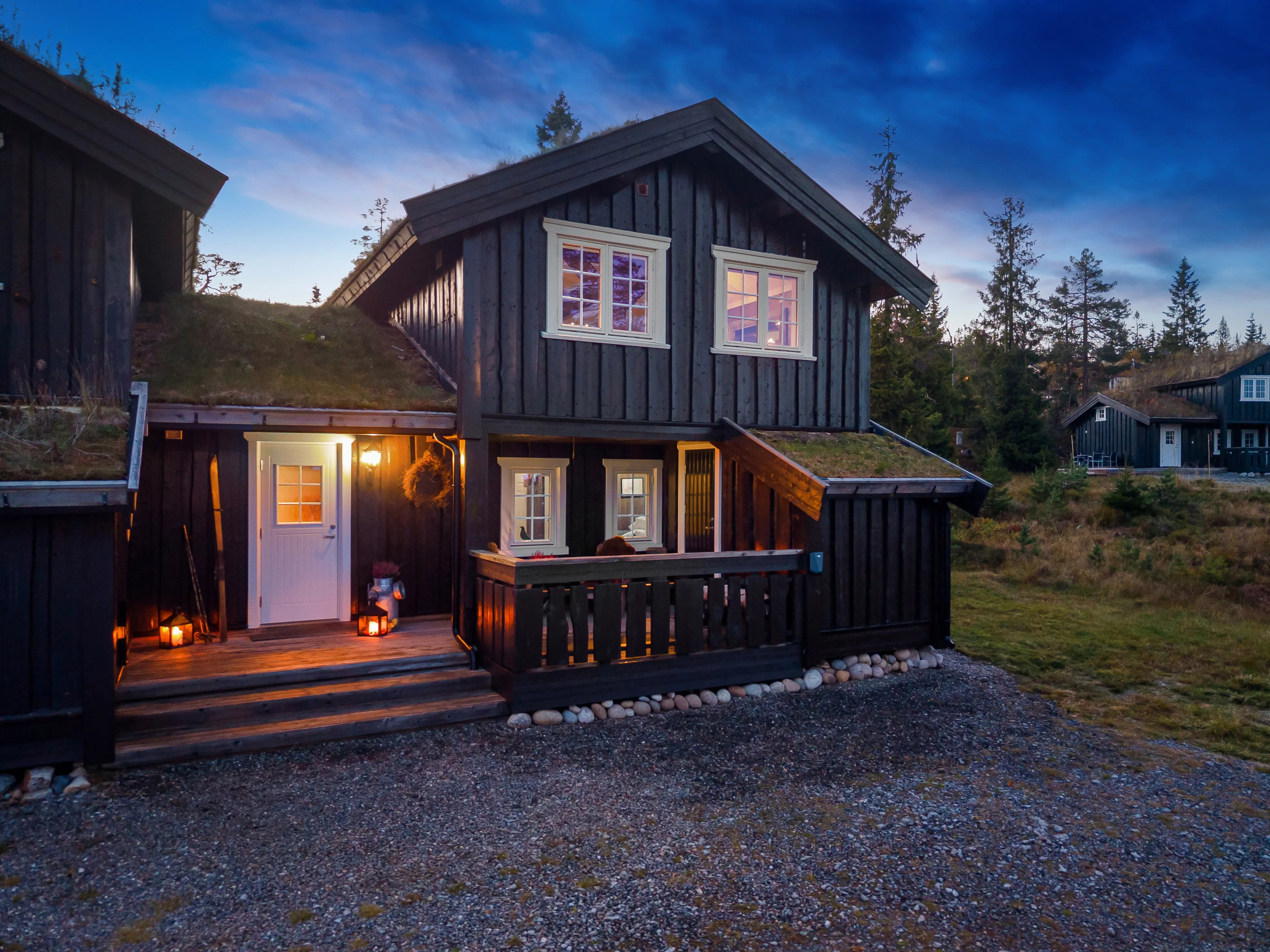 Modern 3-Bedroom Ski-in/Ski-out Cabin in Budor, Norway - Image 1