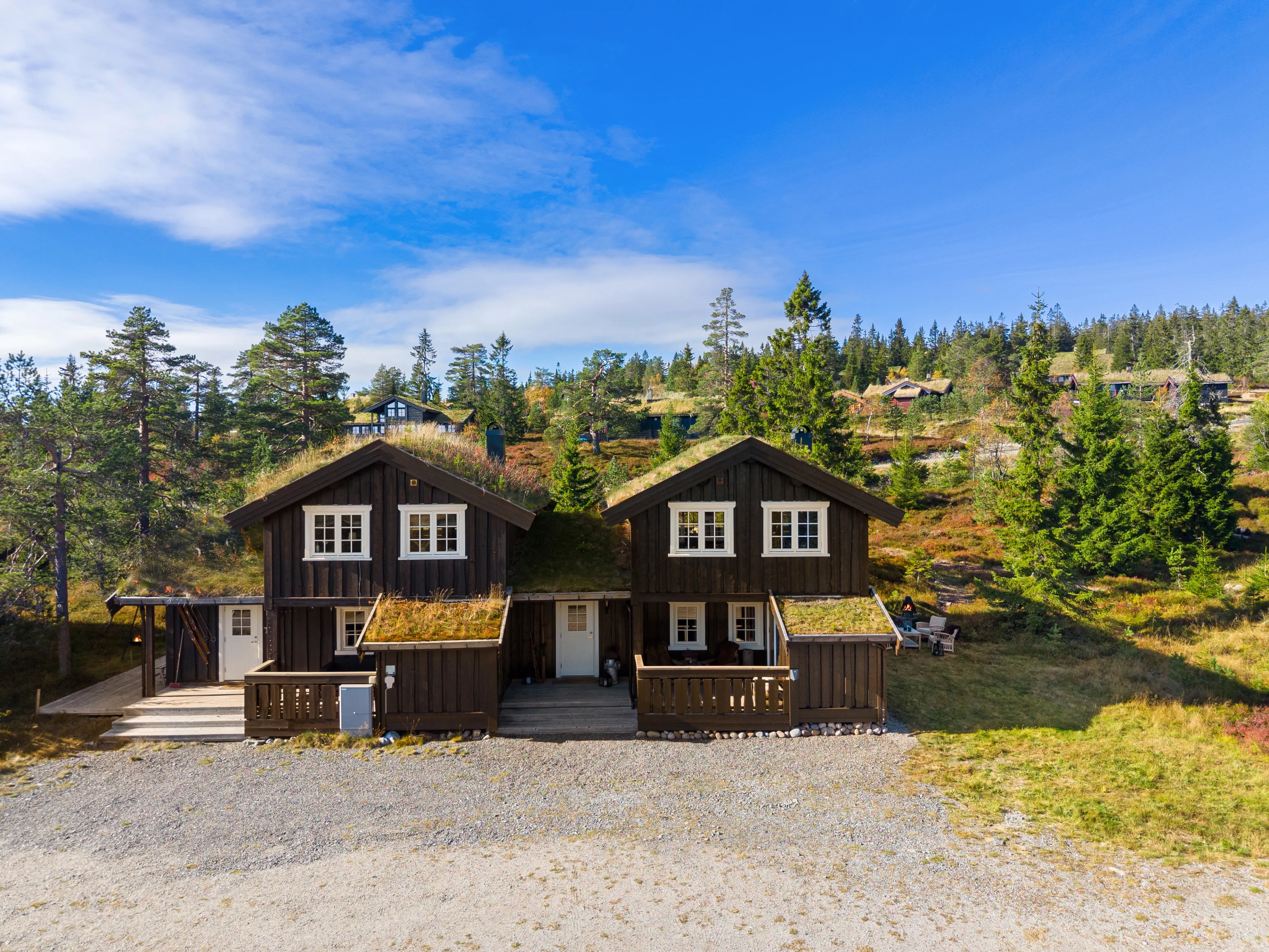 Modern 3-Bedroom Ski-in/Ski-out Cabin in Budor, Norway - Image 4
