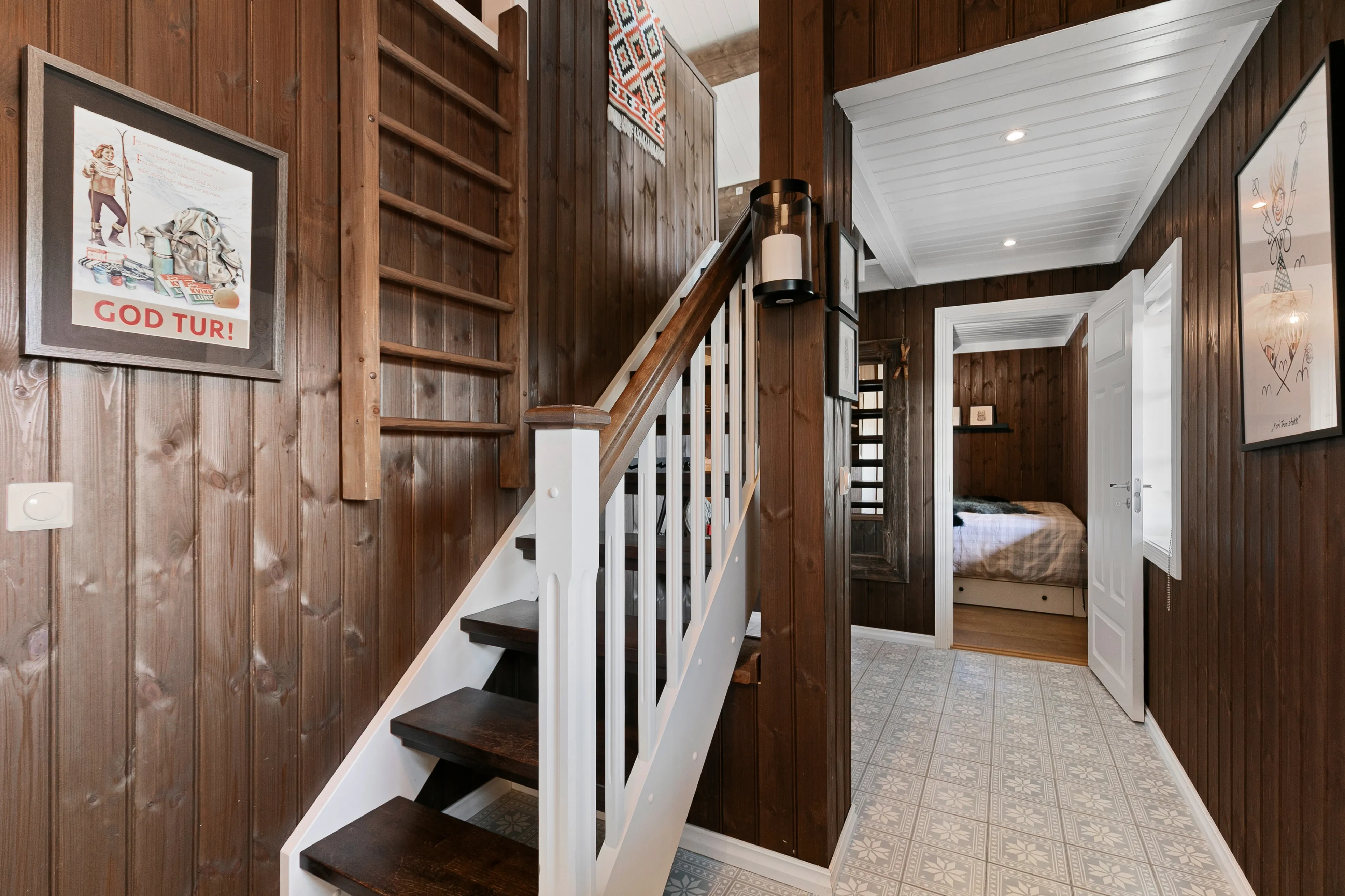 Modern 3-Bedroom Ski-in/Ski-out Cabin in Budor, Norway - View image 8 of 49