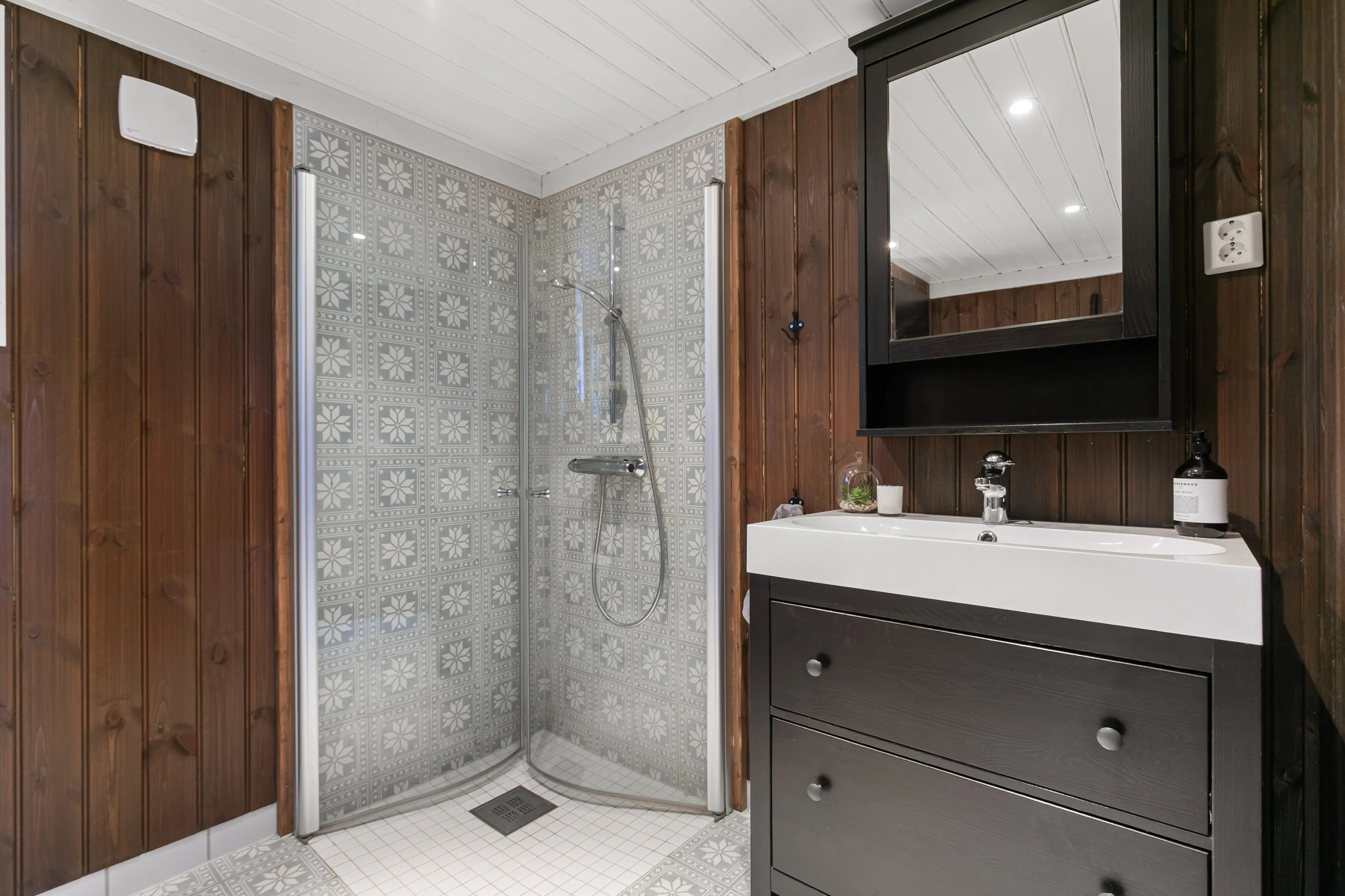 Modern 3-Bedroom Ski-in/Ski-out Cabin in Budor, Norway - View image 36 of 49