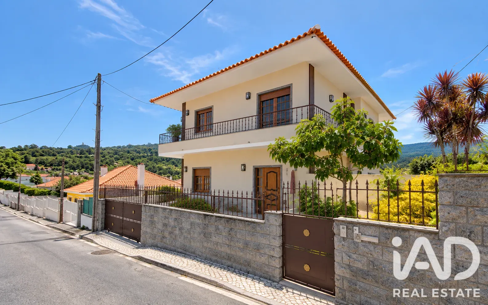 4-Bedroom Furnished Home with Garden and Terrace in Sintra, Portugal - Image 1