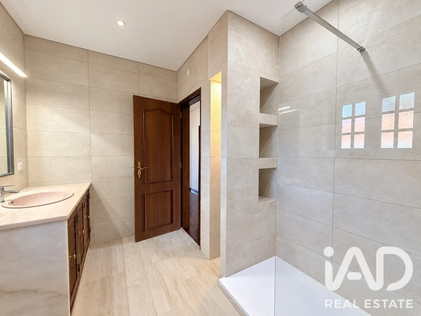 4-Bedroom Furnished Home with Garden and Terrace in Sintra, Portugal - View image 22 of 30