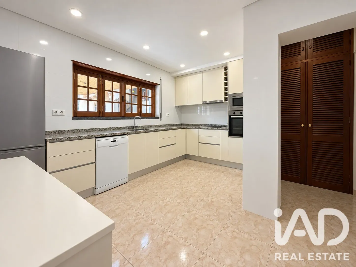 4-Bedroom Furnished Home with Garden and Terrace in Sintra, Portugal - View image 26 of 30