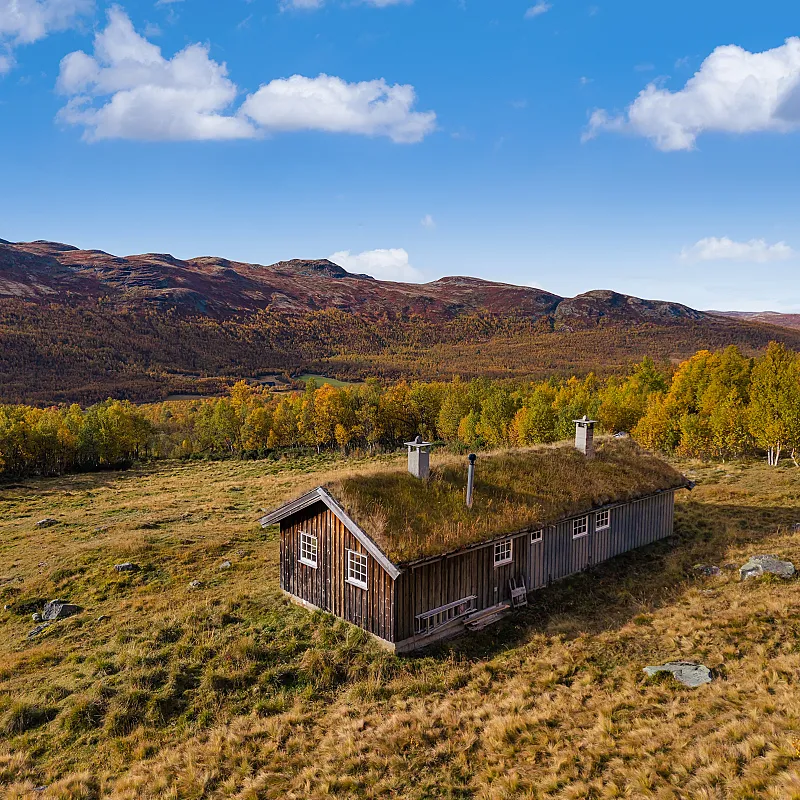 Mid-Century 3-Bedroom Cabin with Wood Heating in Scenic Uvdal, Norway
