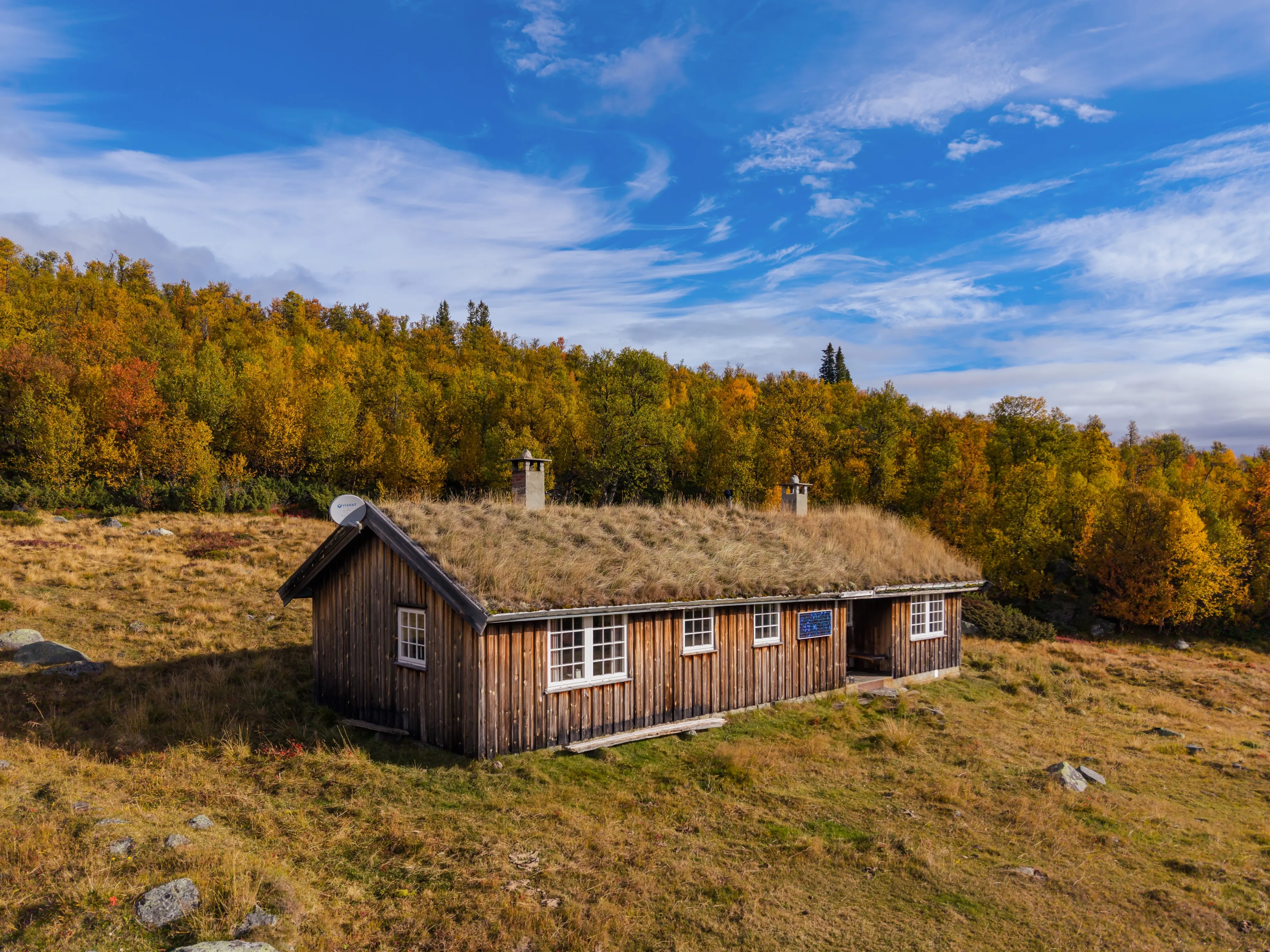 Cabana de meados do século com 3 quartos e aquecimento a lenha na pitoresca Uvdal, na Noruega - Image 2