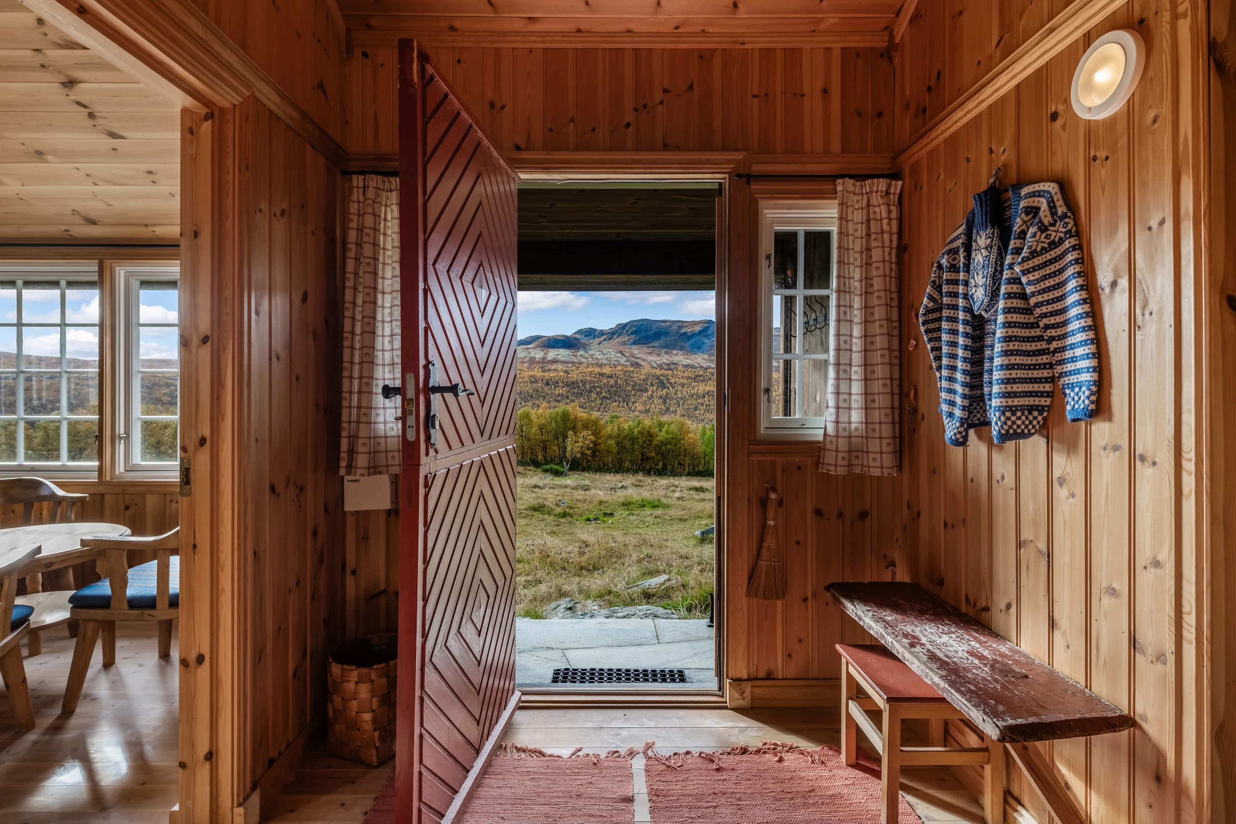 Cabana de meados do século com 3 quartos e aquecimento a lenha na pitoresca Uvdal, na Noruega - Ver imagem 8 de 44