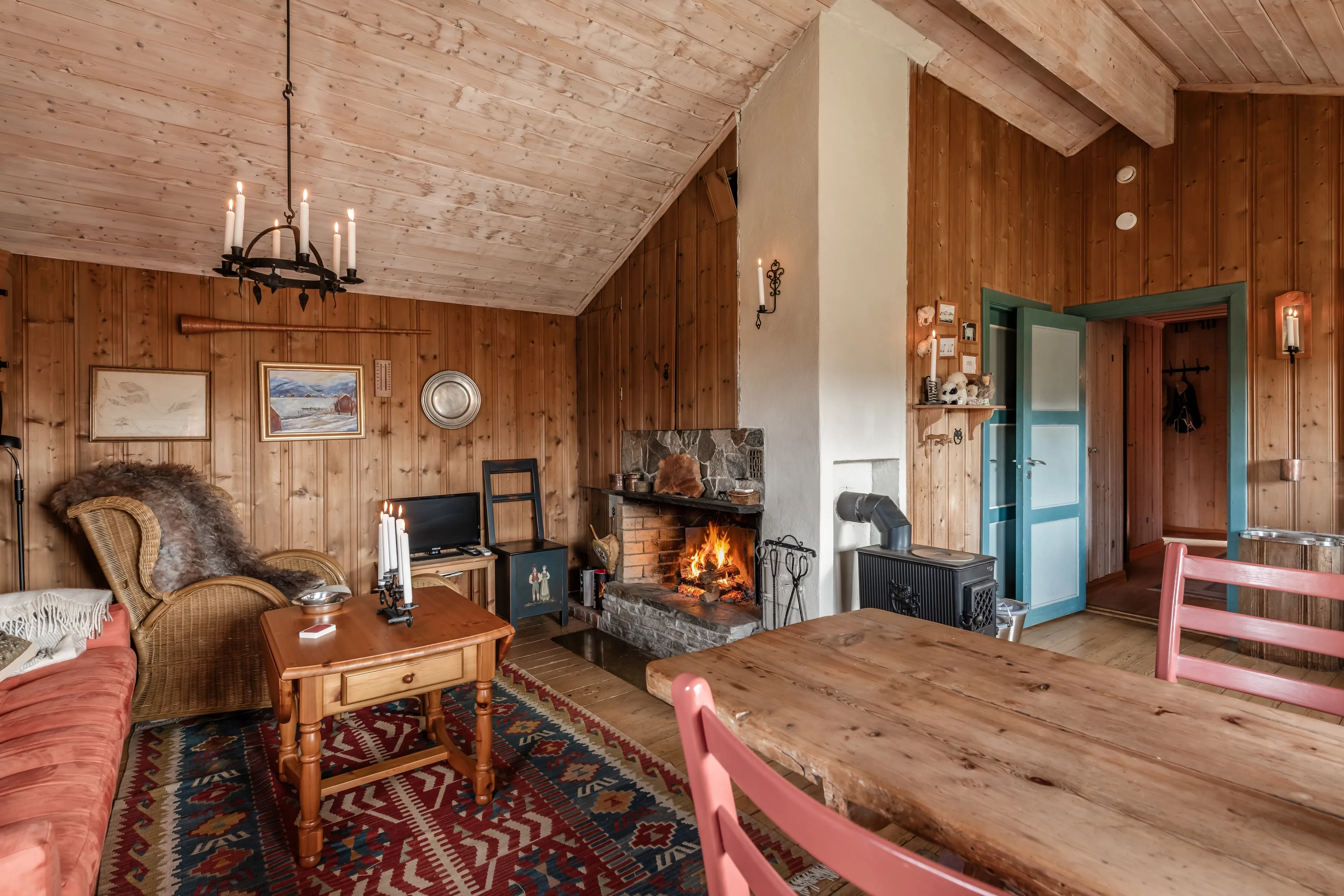 Cabana de meados do século com 3 quartos e aquecimento a lenha na pitoresca Uvdal, na Noruega - Ver imagem 14 de 44