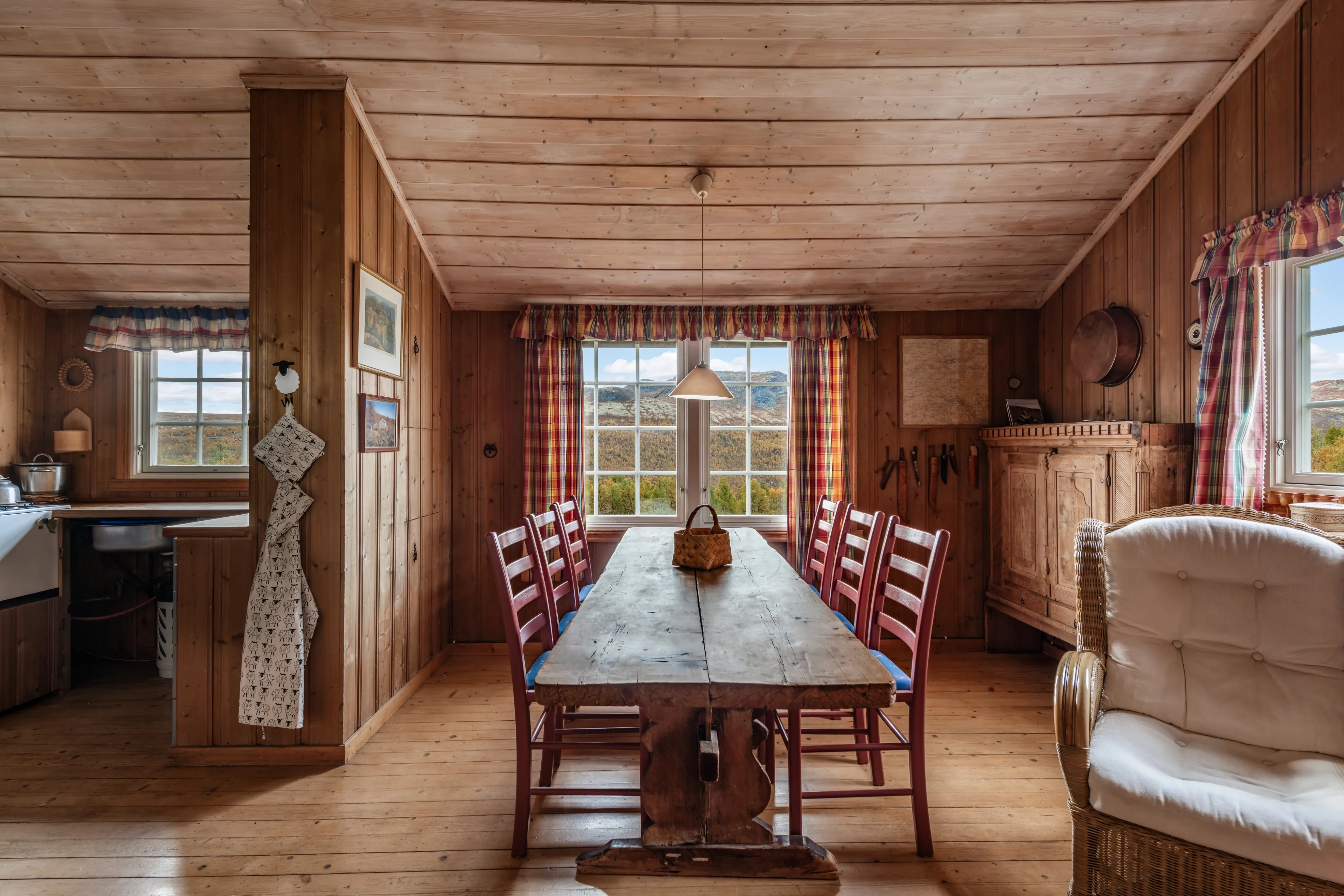 Cabana de meados do século com 3 quartos e aquecimento a lenha na pitoresca Uvdal, na Noruega - Ver imagem 17 de 44