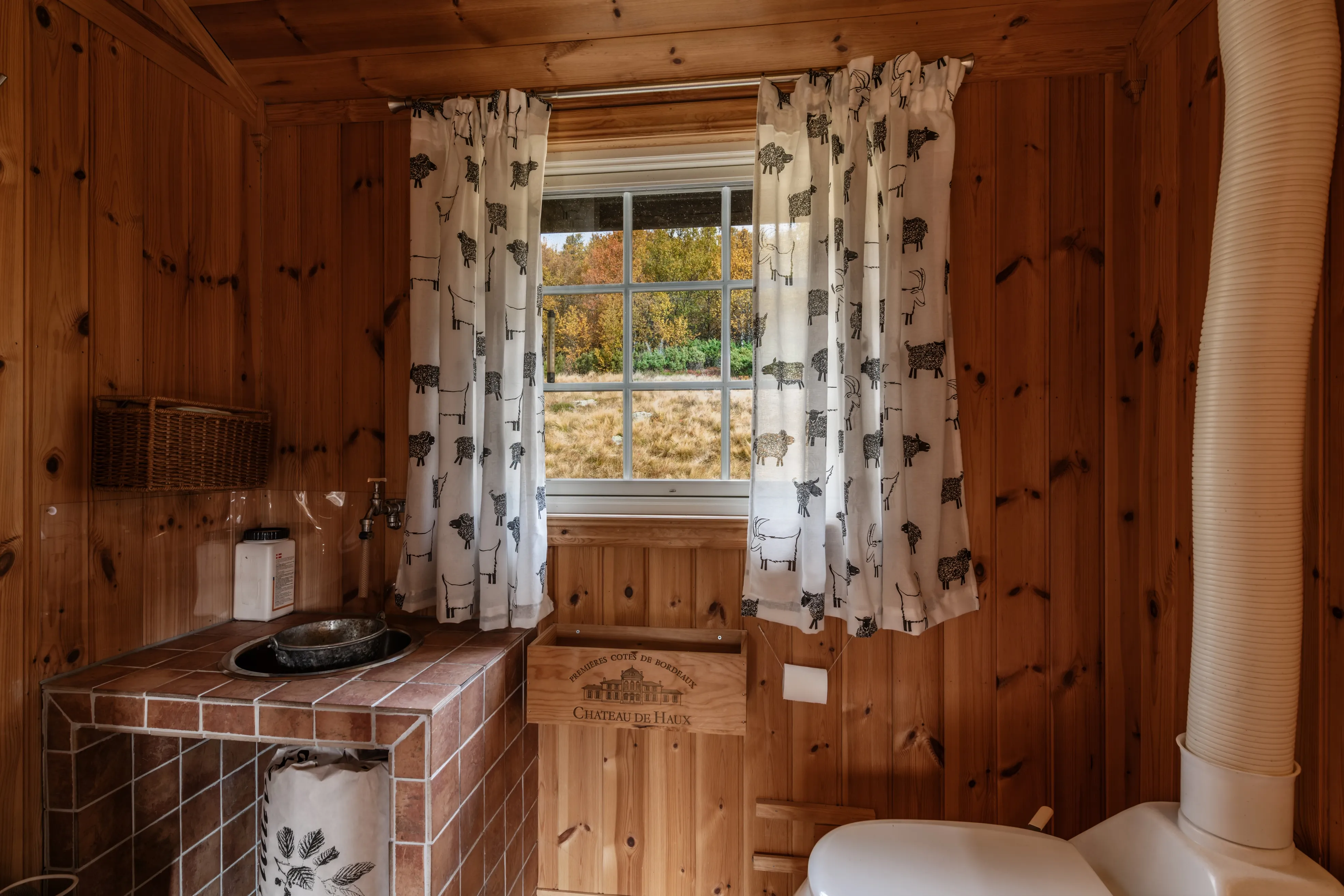 Cabana de meados do século com 3 quartos e aquecimento a lenha na pitoresca Uvdal, na Noruega - Ver imagem 30 de 44