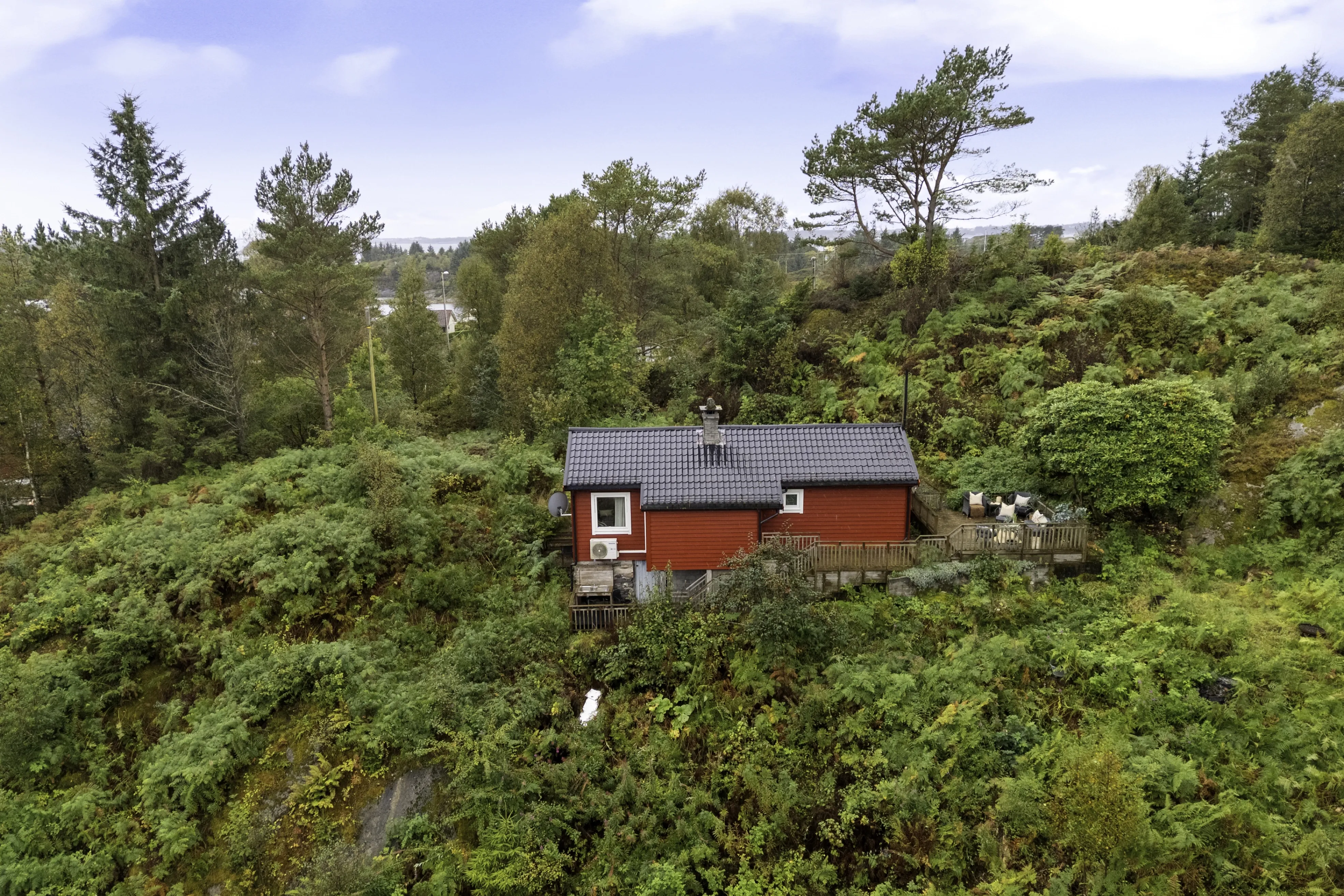 1960s Norwegian Coastal Cabin with Expansive Grounds and Terrace - View image 30 of 32