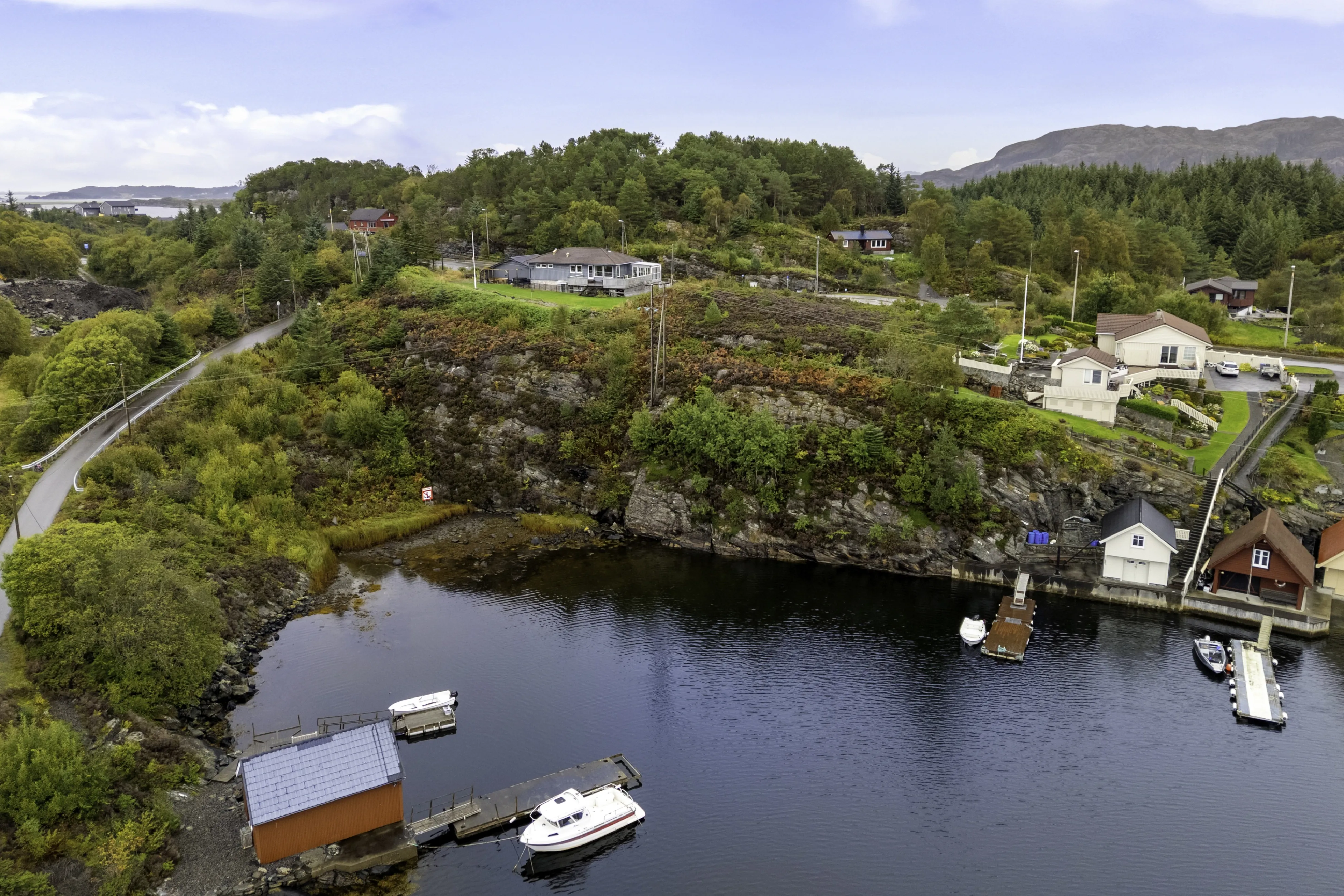 1960s Norwegian Coastal Cabin with Expansive Grounds and Terrace - View image 32 of 32