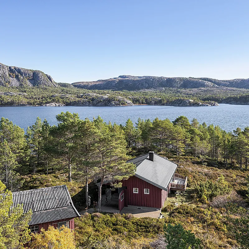 1990s Norwegian Country House with Terrace in Scenic Kvenvær