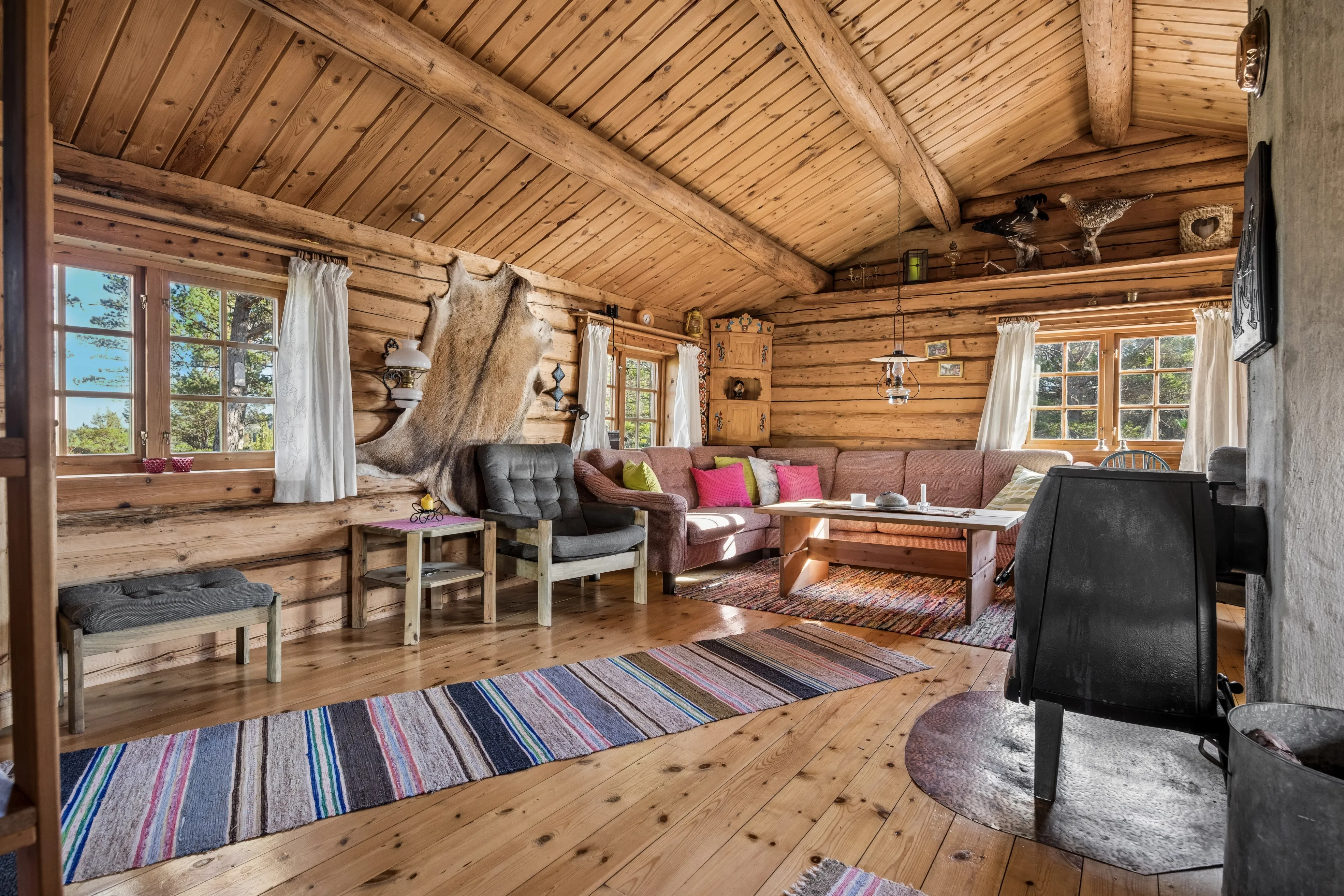 1990s Norwegian Country House with Terrace in Scenic Kvenvær - View image 6 of 36