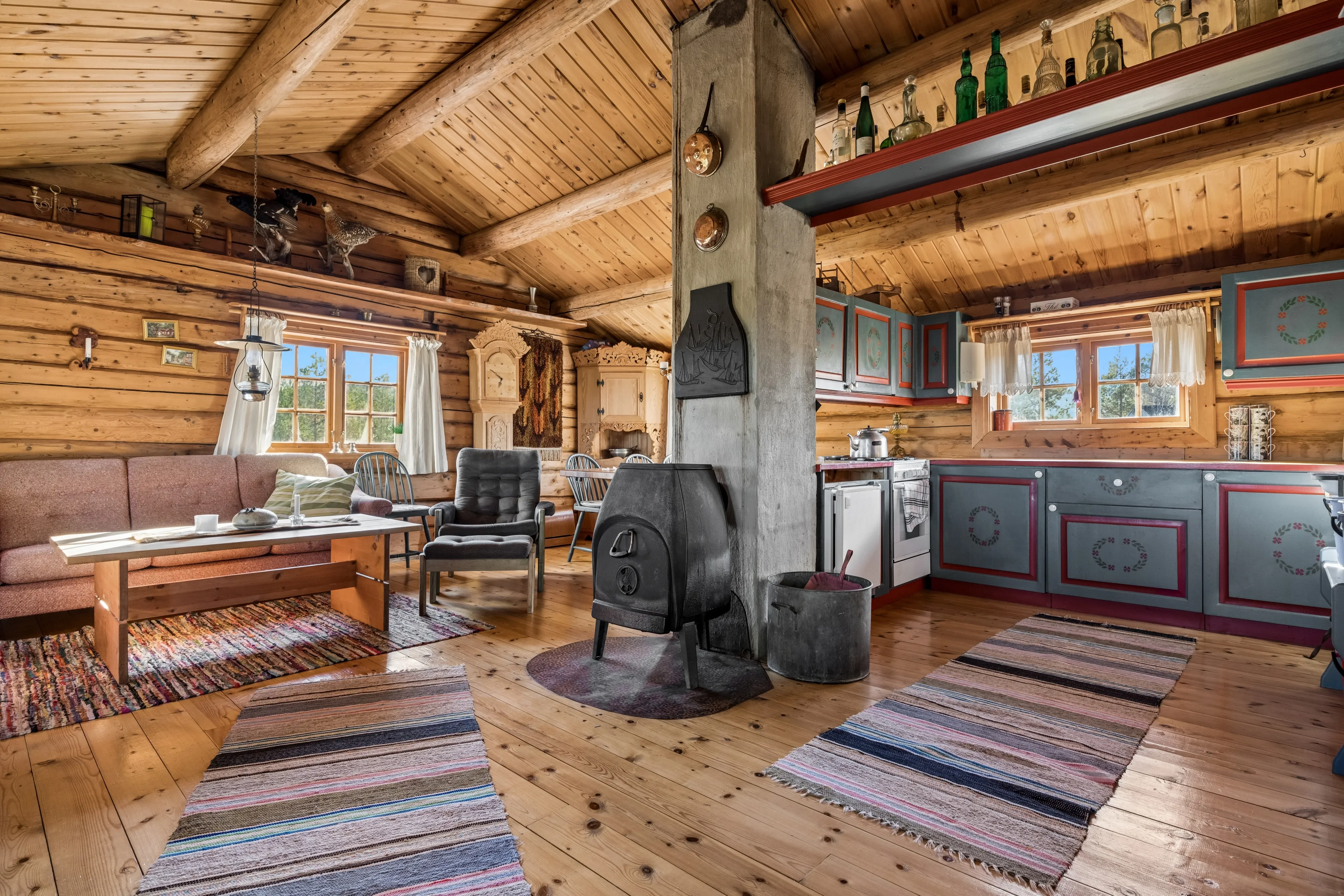 1990s Norwegian Country House with Terrace in Scenic Kvenvær - View image 7 of 36