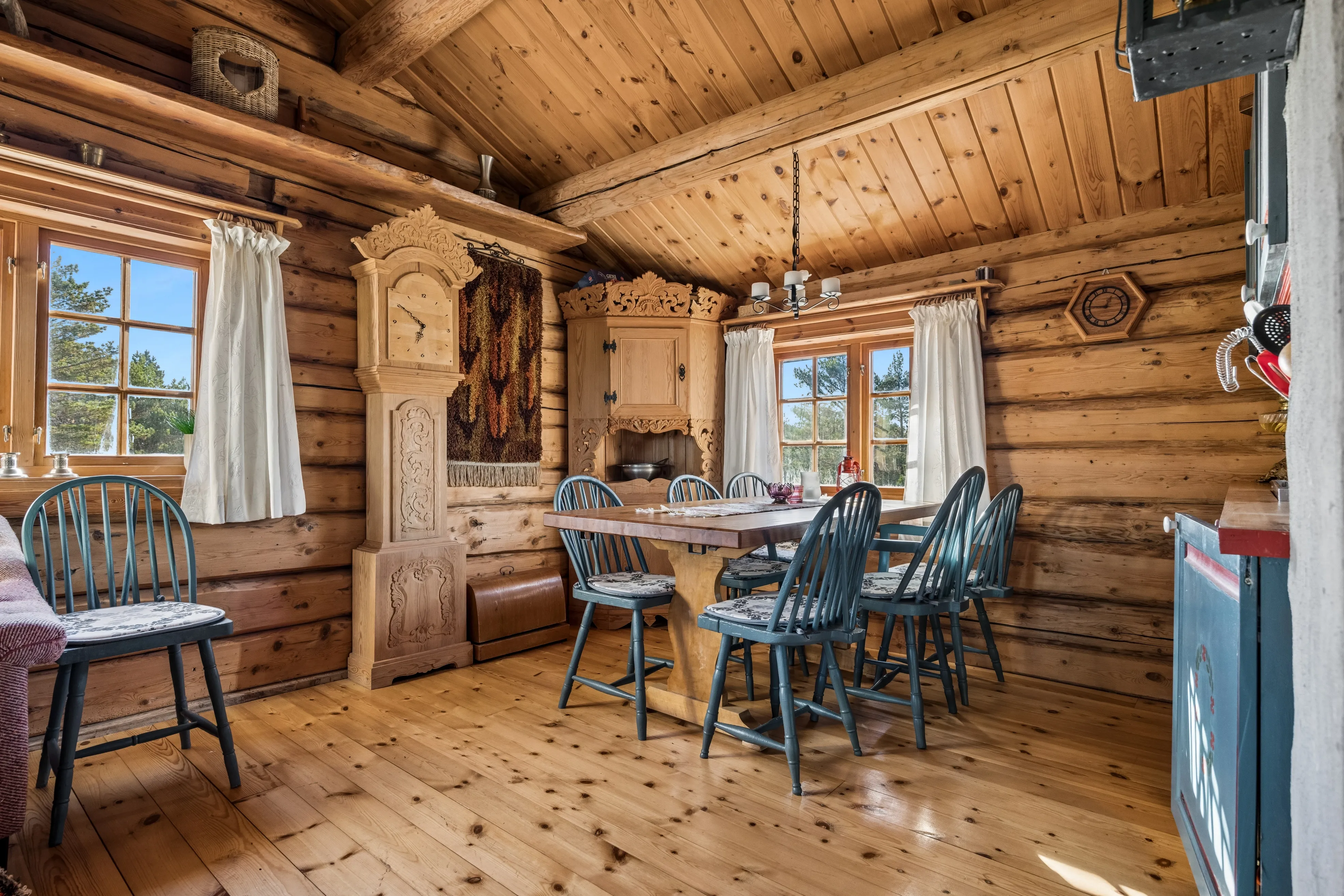1990s Norwegian Country House with Terrace in Scenic Kvenvær - View image 8 of 36