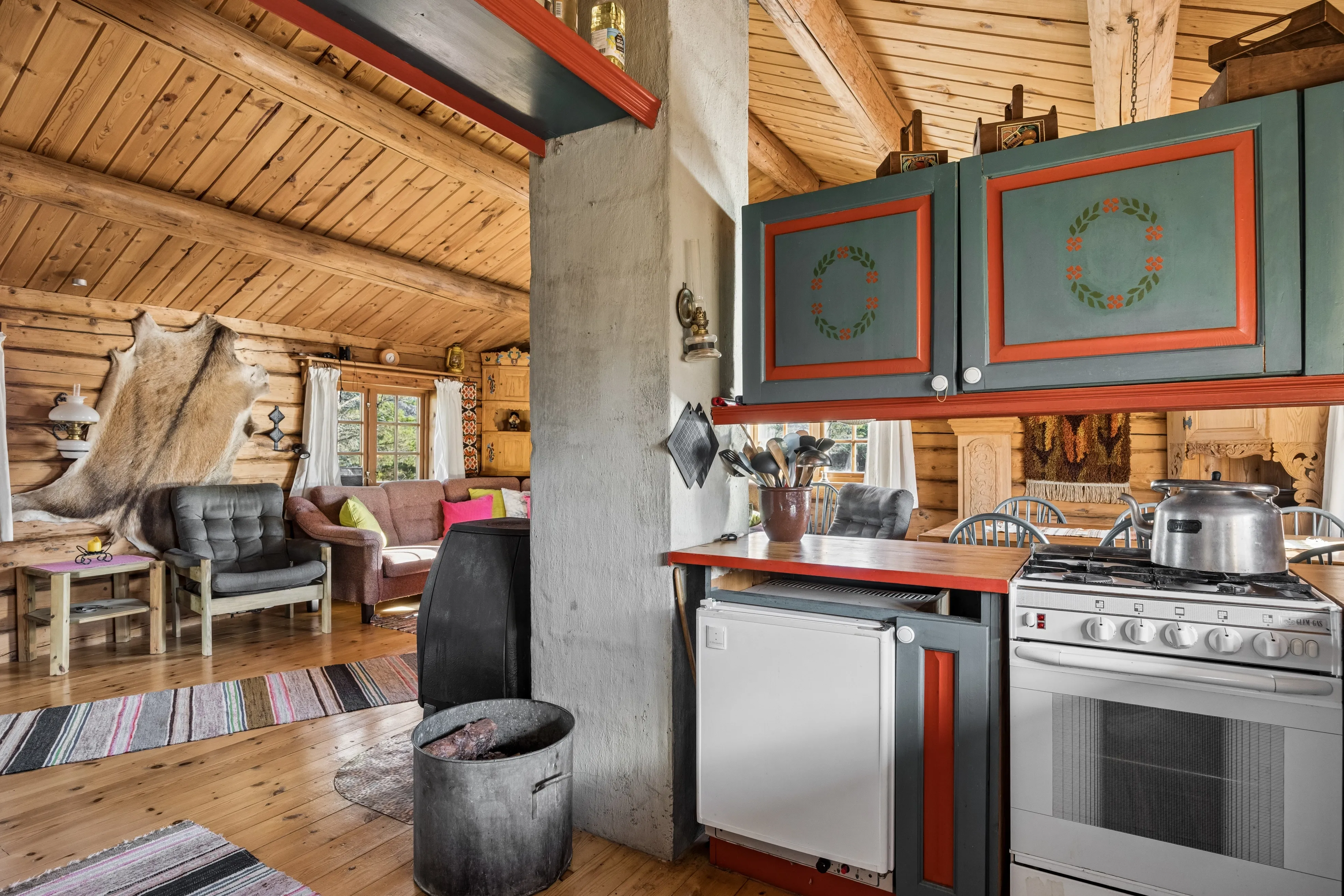 1990s Norwegian Country House with Terrace in Scenic Kvenvær - View image 10 of 36