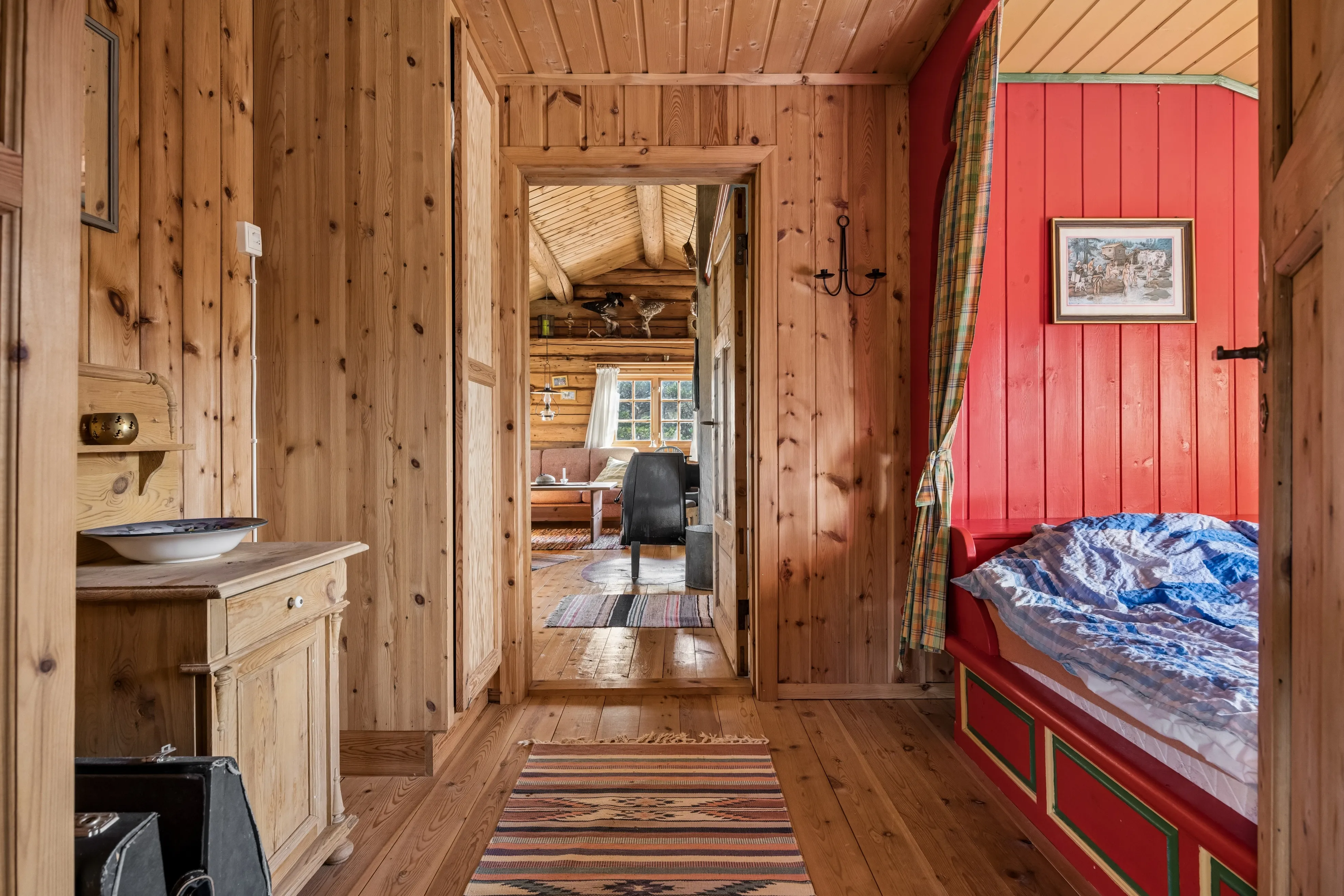 1990s Norwegian Country House with Terrace in Scenic Kvenvær - View image 15 of 36