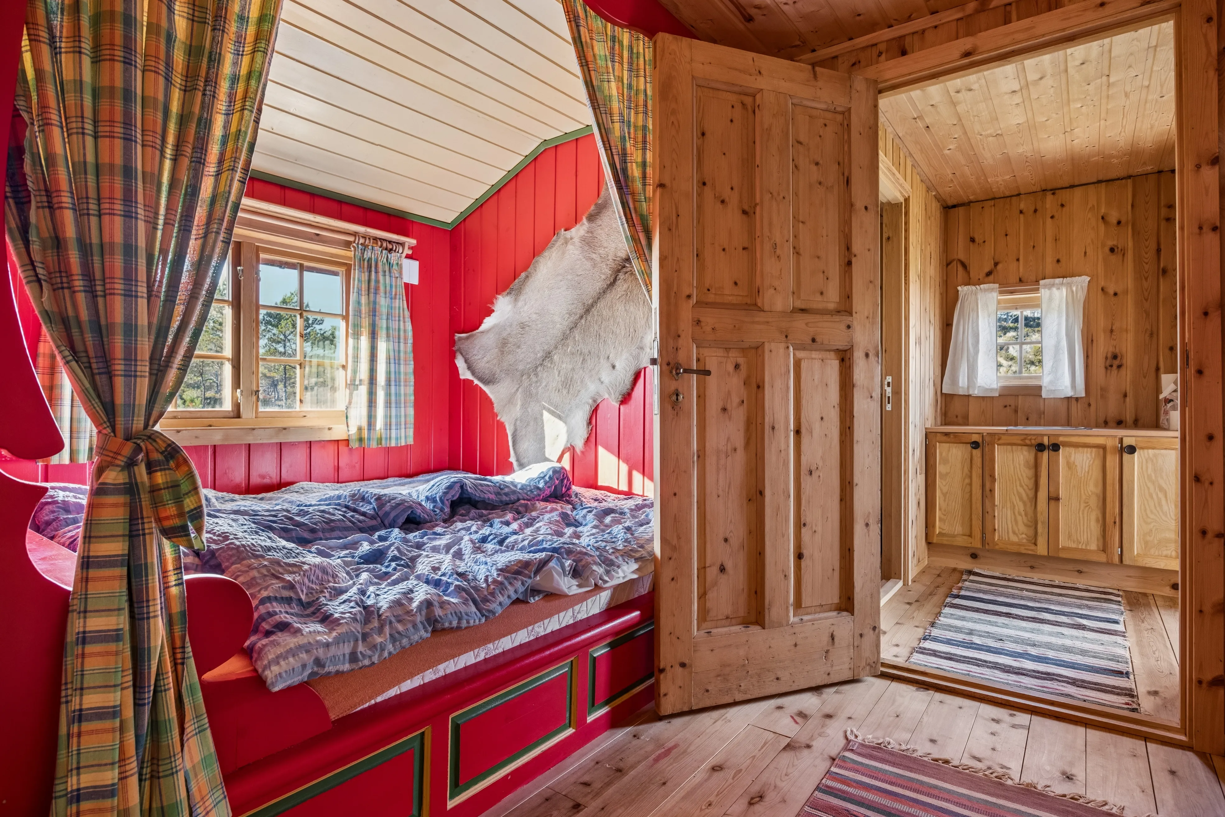 1990s Norwegian Country House with Terrace in Scenic Kvenvær - View image 17 of 36