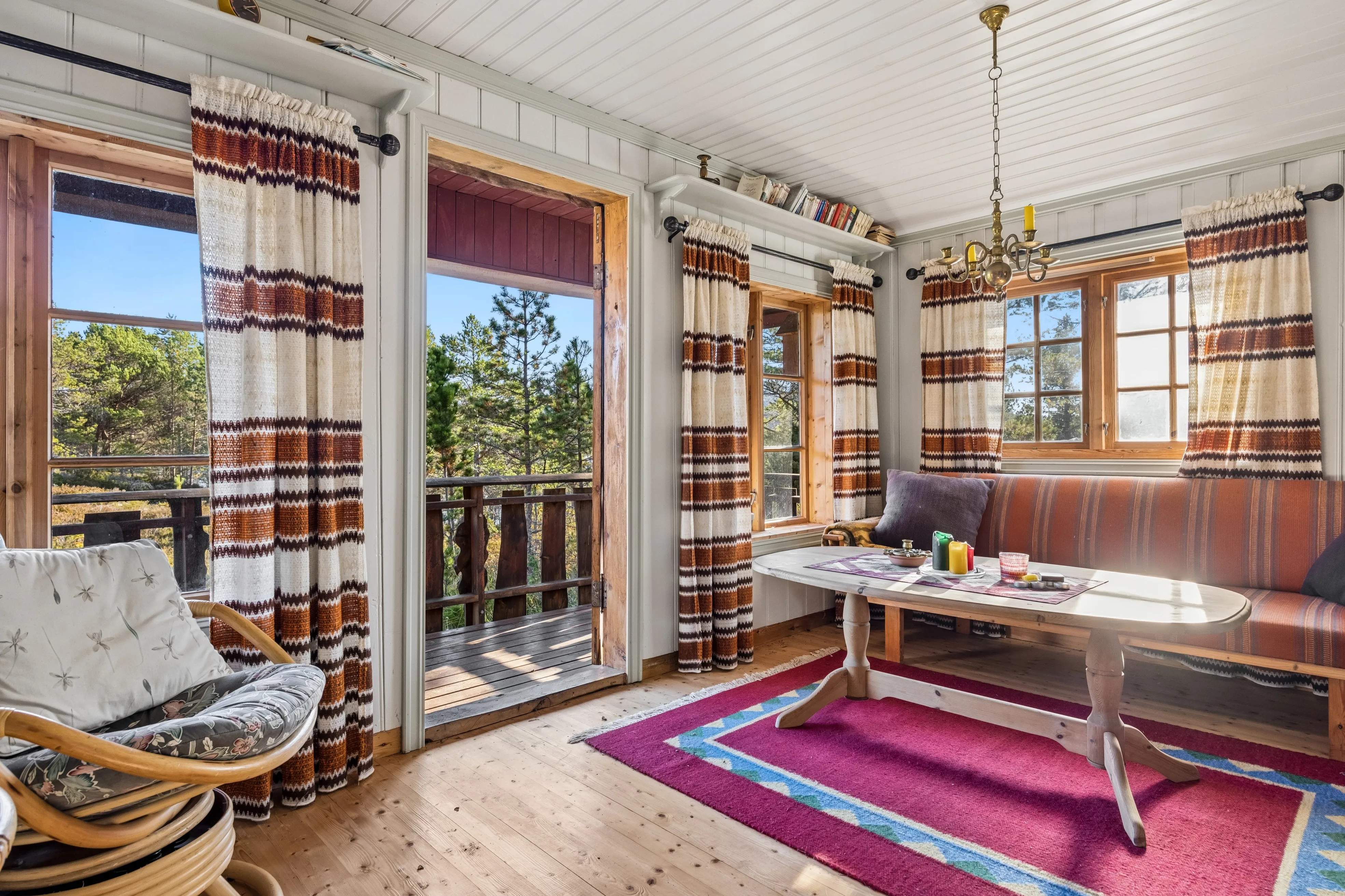 1990s Norwegian Country House with Terrace in Scenic Kvenvær - View image 21 of 36