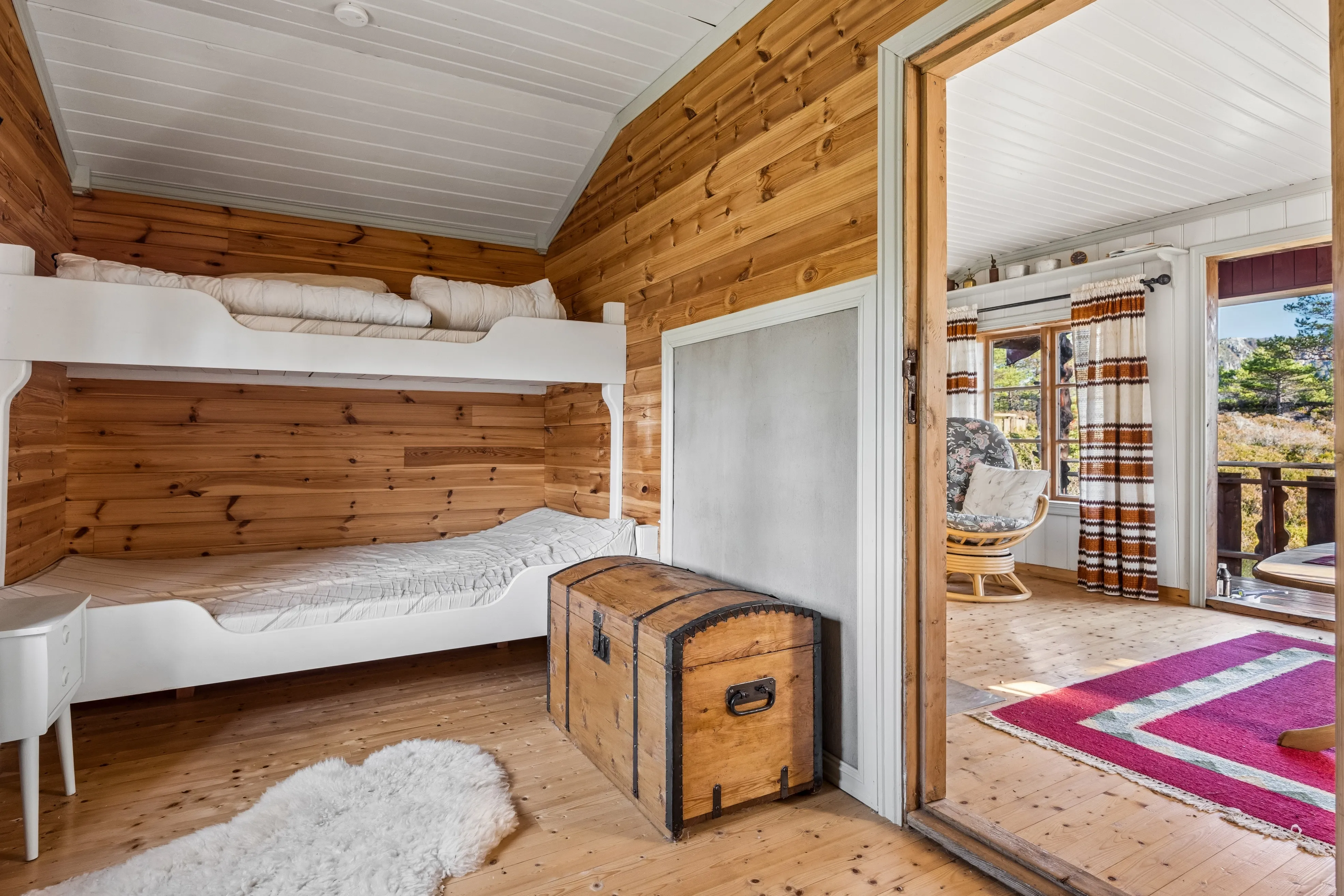 1990s Norwegian Country House with Terrace in Scenic Kvenvær - View image 23 of 36