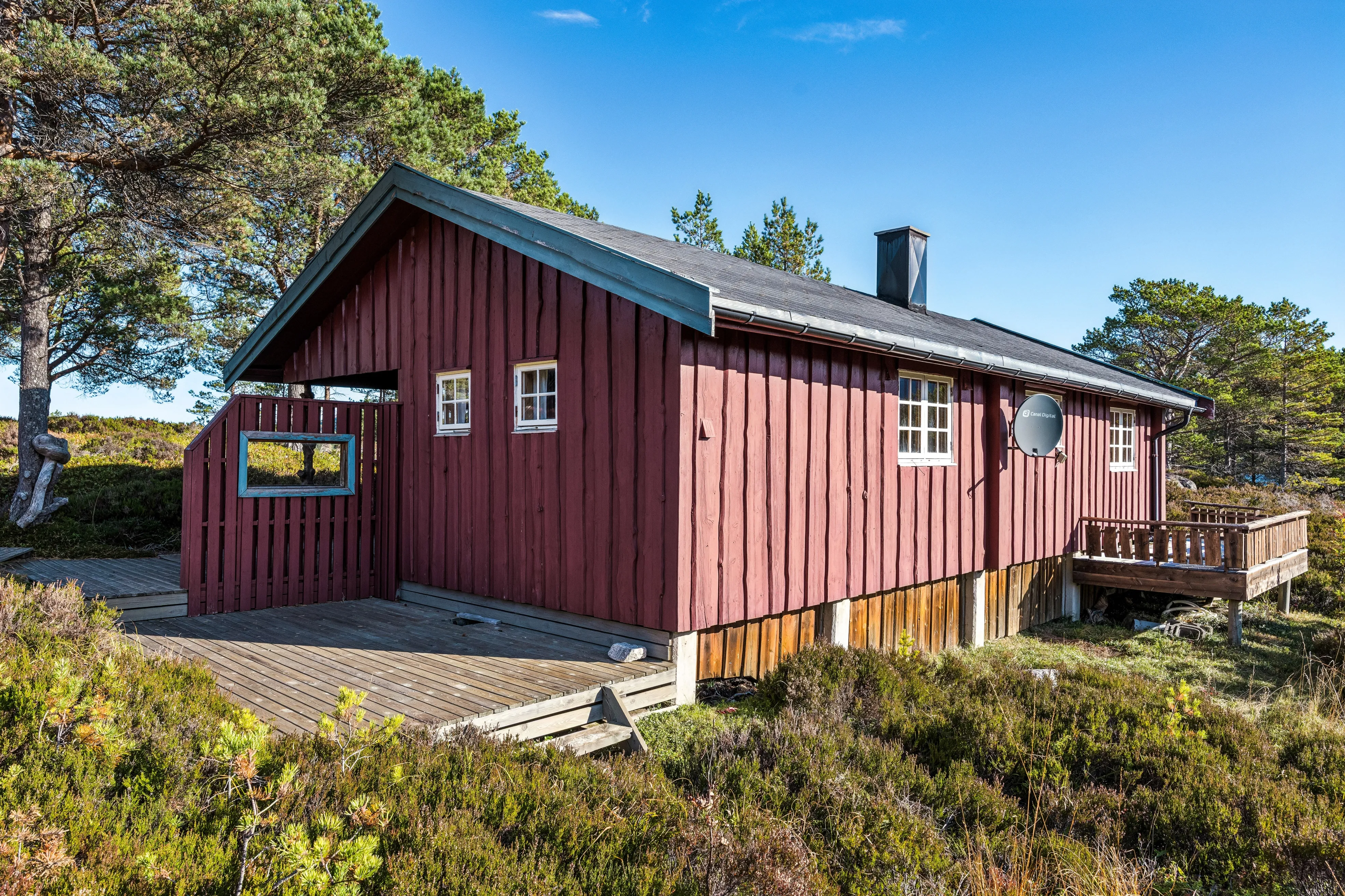 1990s Norwegian Country House with Terrace in Scenic Kvenvær - View image 27 of 36
