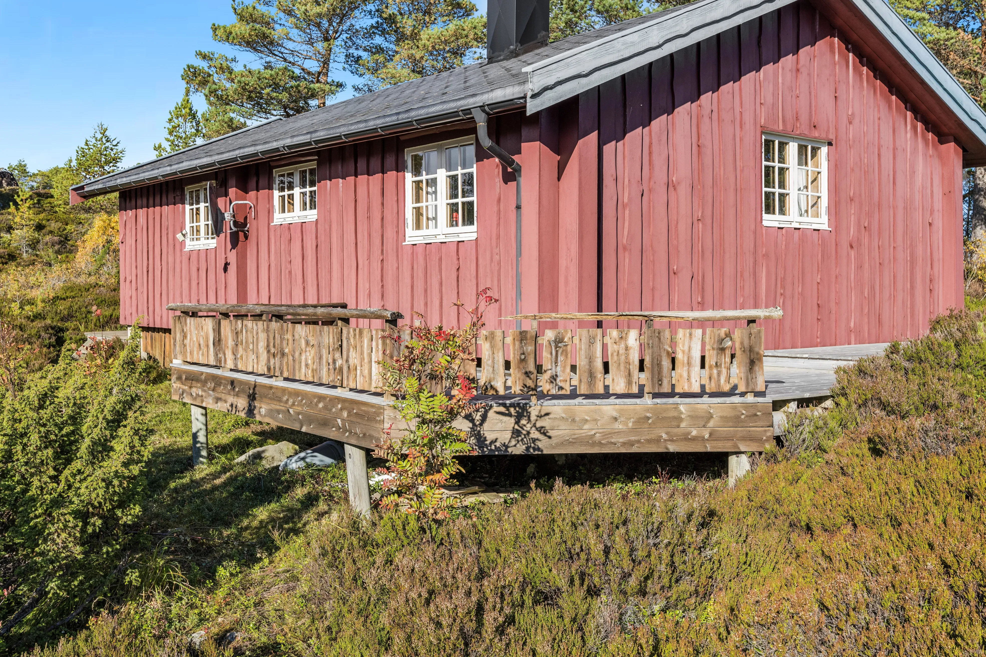1990s Norwegian Country House with Terrace in Scenic Kvenvær - View image 28 of 36