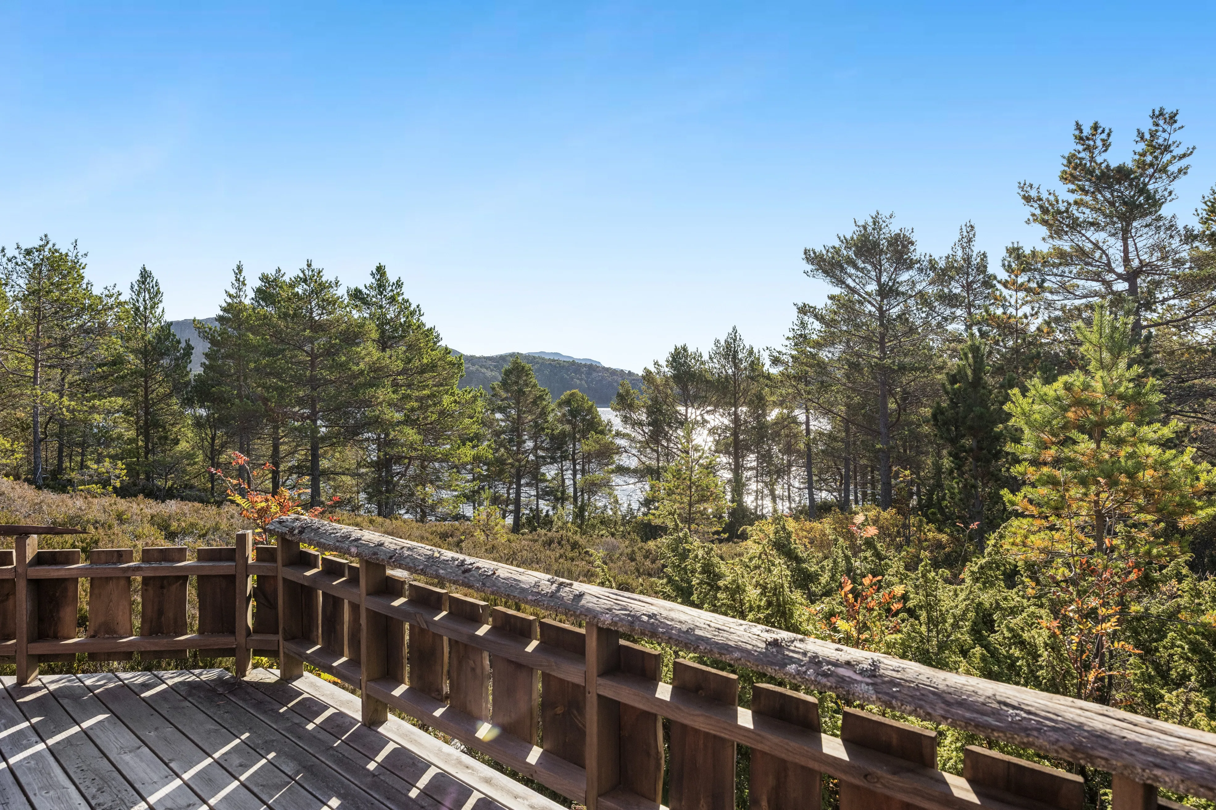 1990s Norwegian Country House with Terrace in Scenic Kvenvær - View image 30 of 36