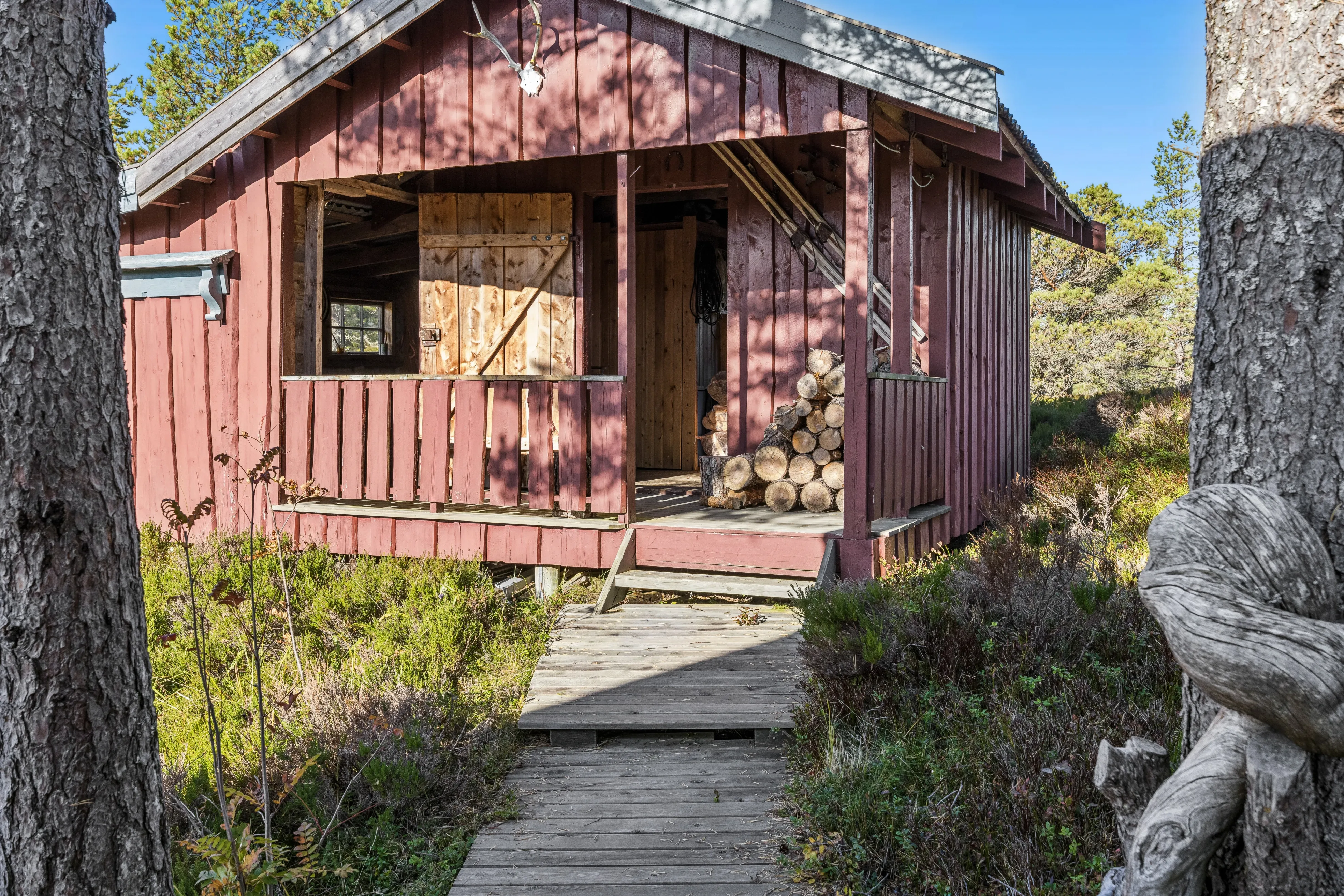 1990s Norwegian Country House with Terrace in Scenic Kvenvær - View image 33 of 36