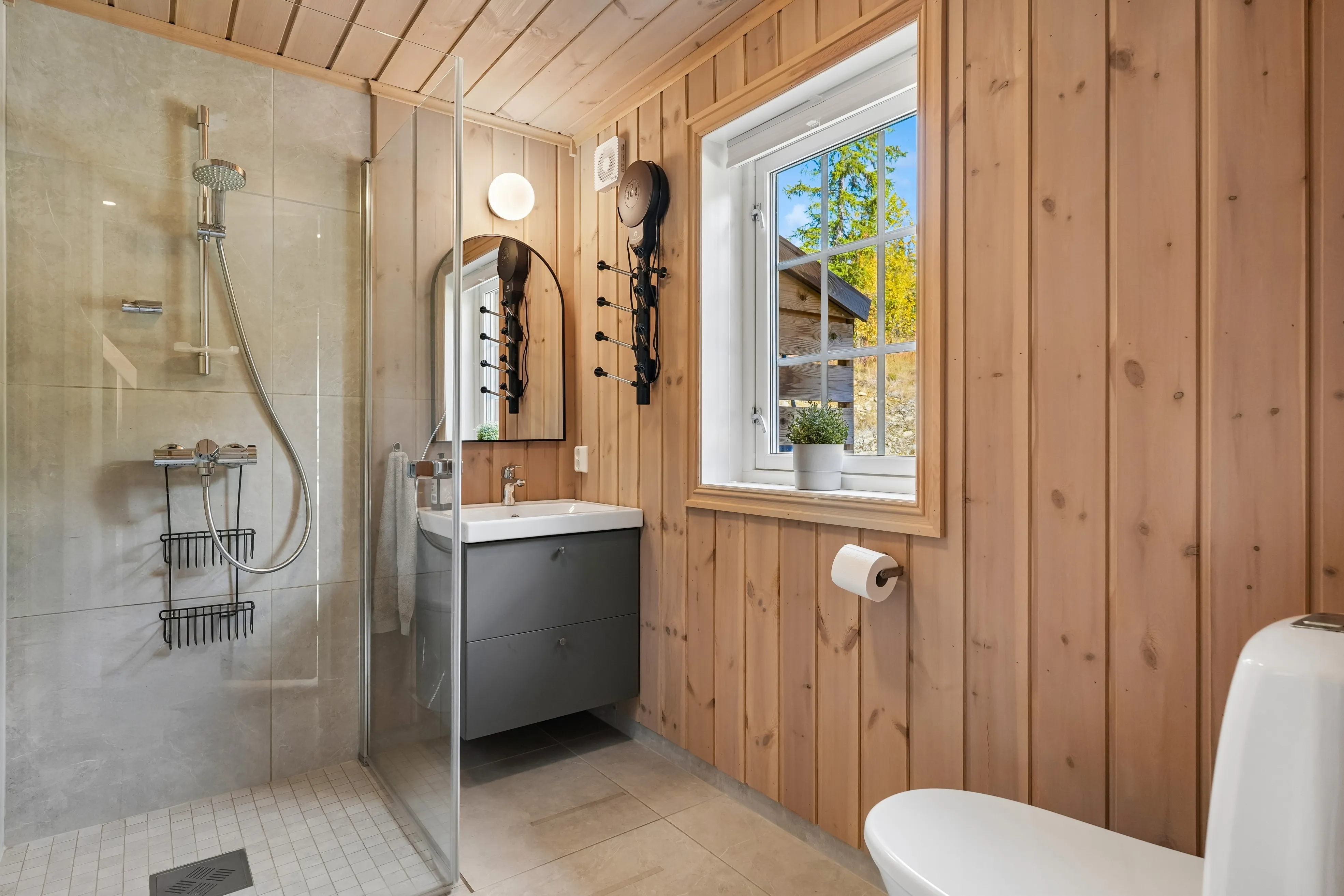 Contemporary 2-Bedroom Cabin with Terrace in Scenic Beito, Norway - View image 18 of 34
