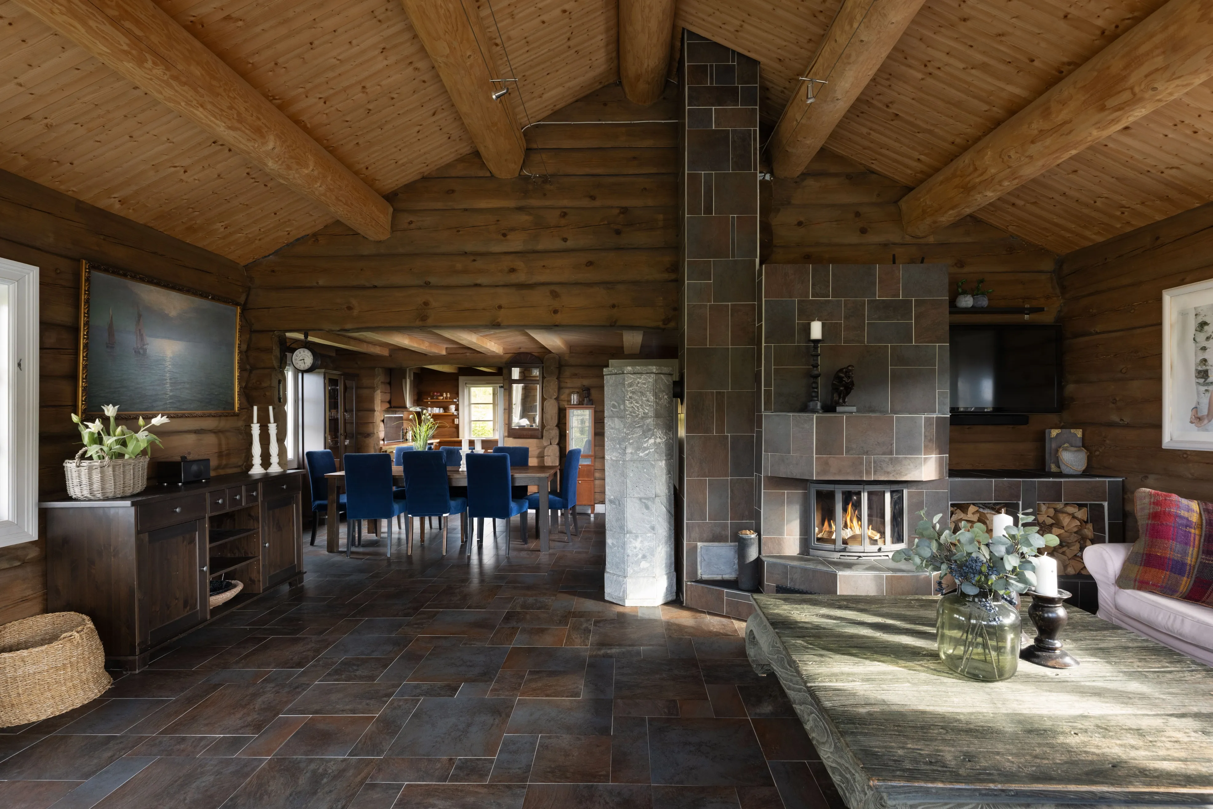 Contemporary Log Cabin with Guest House in Scenic Høgevarde Norway - Image 4