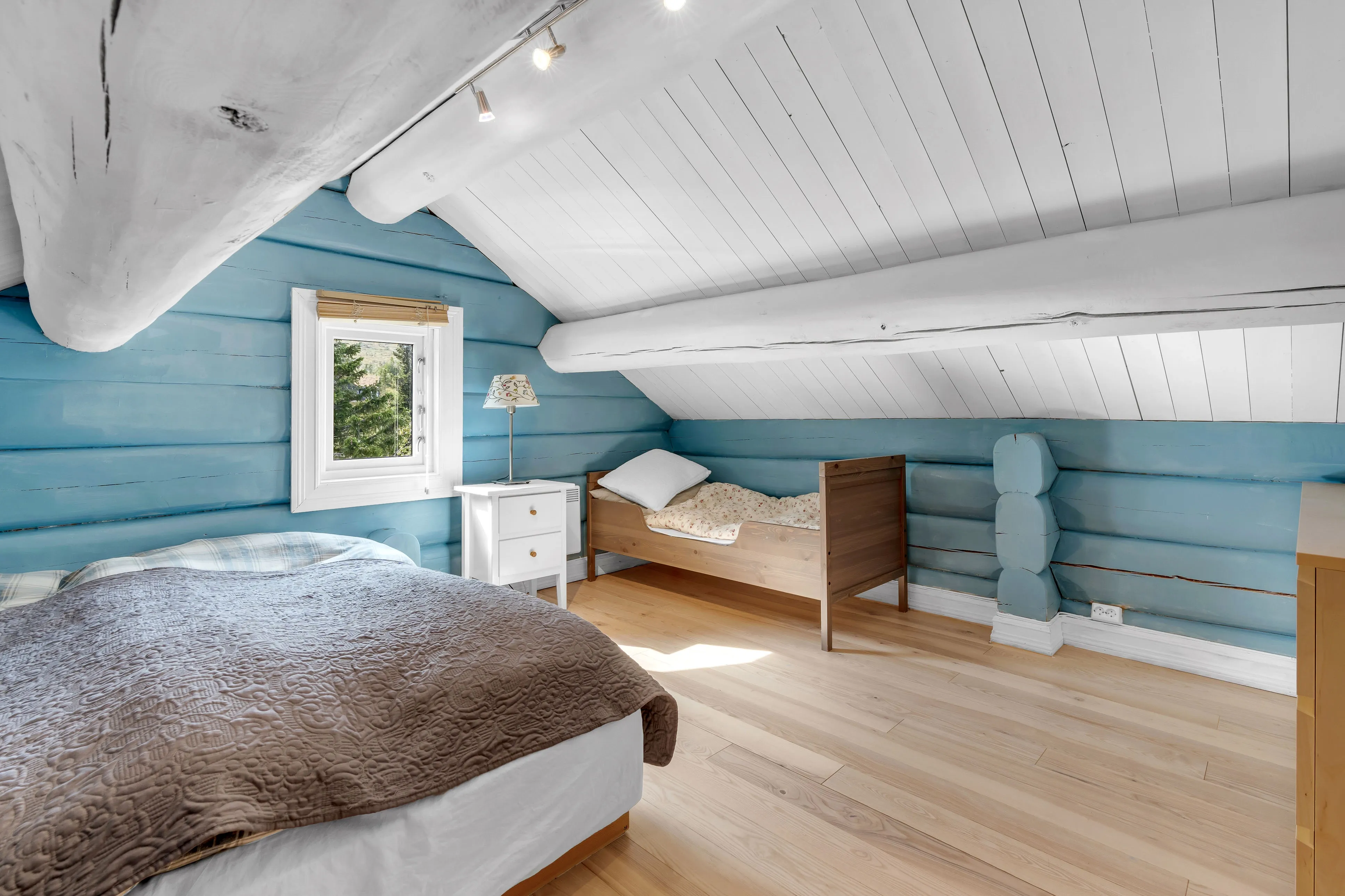 Contemporary Log Cabin with Guest House in Scenic Høgevarde Norway - View image 31 of 51