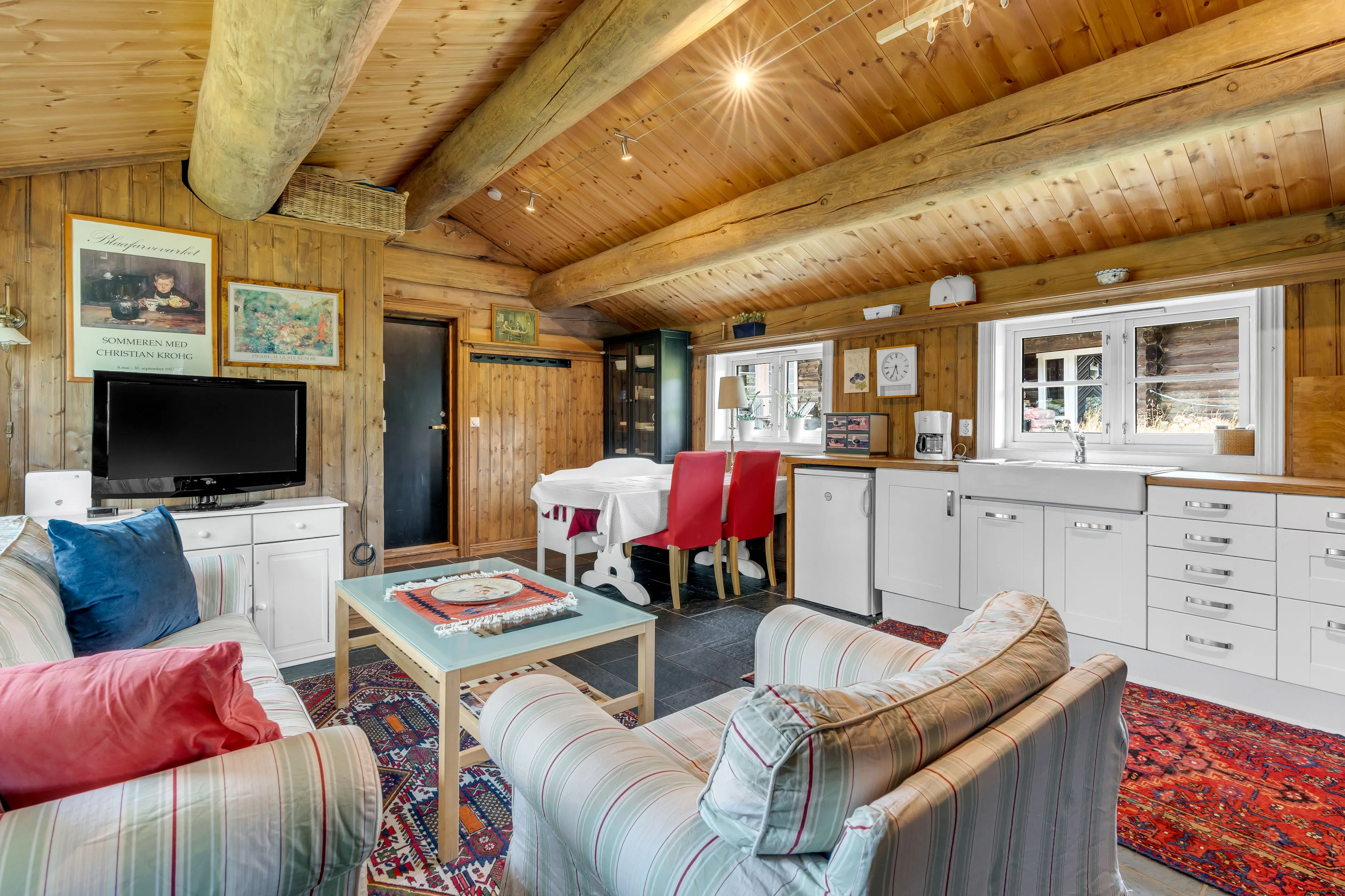 Contemporary Log Cabin with Guest House in Scenic Høgevarde Norway - View image 38 of 51