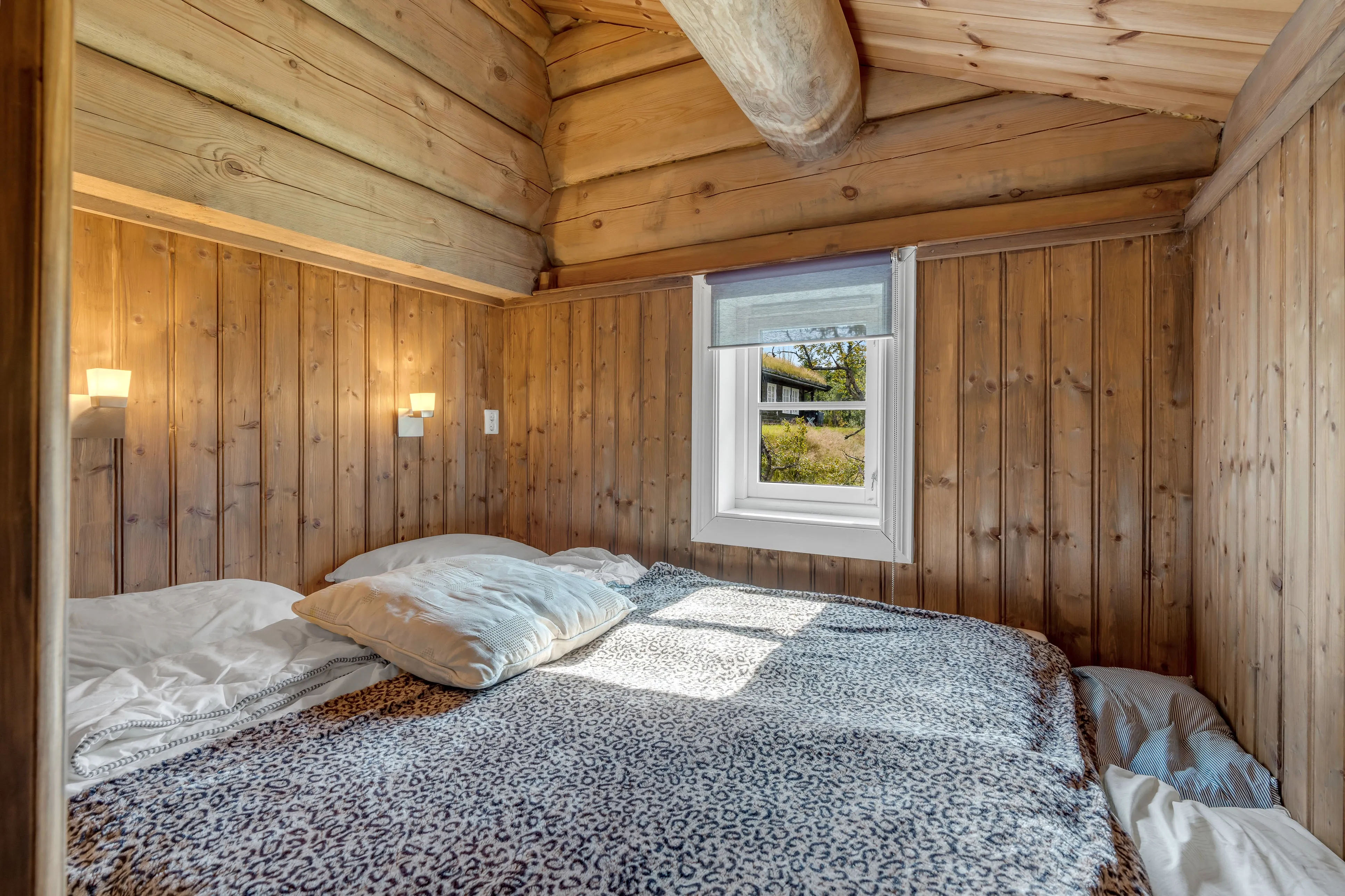 Contemporary Log Cabin with Guest House in Scenic Høgevarde Norway - View image 42 of 51