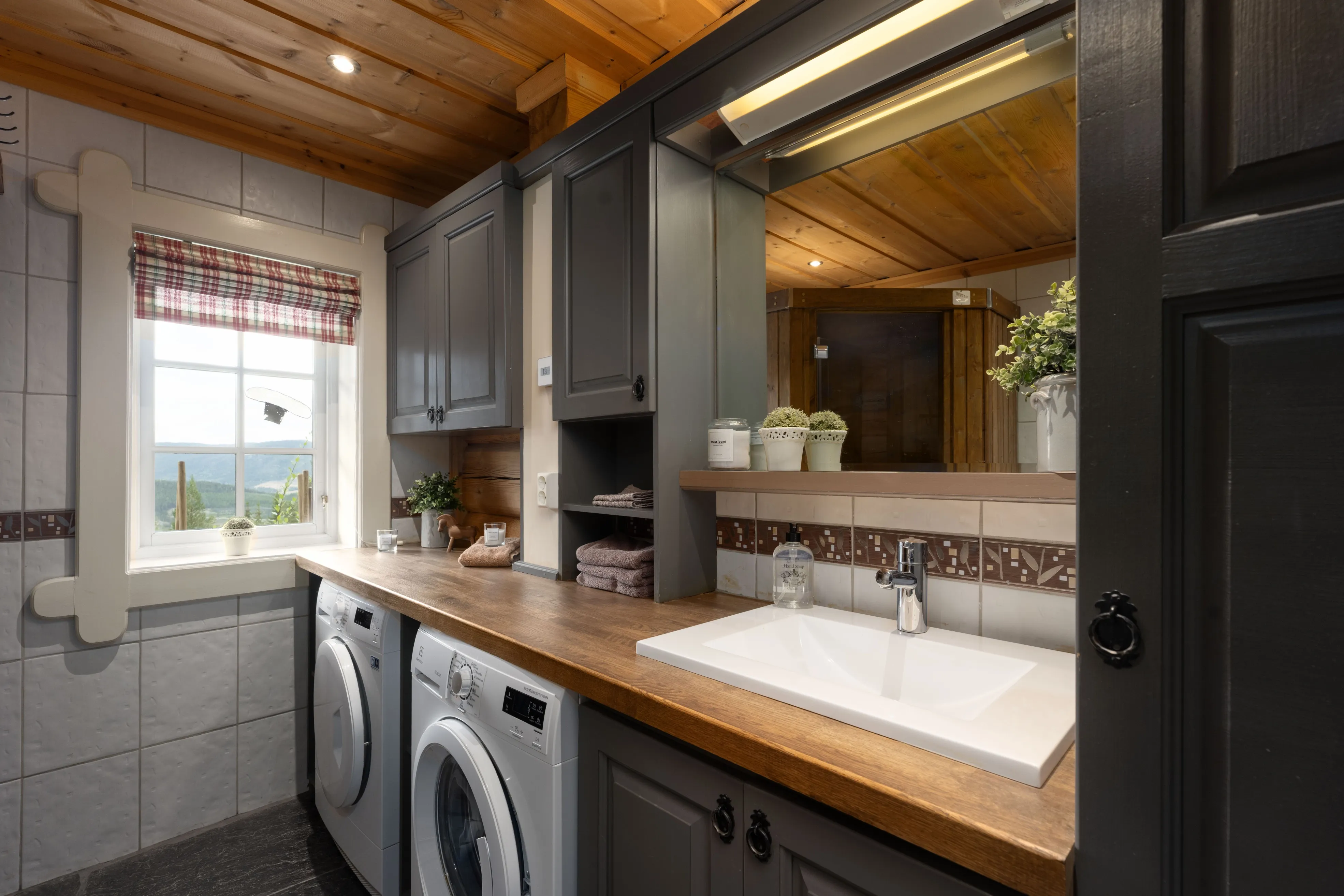 Spacious 6-Bedroom Cabin with Sauna and Annex in Scenic Nesbyen, Norway - View image 29 of 52