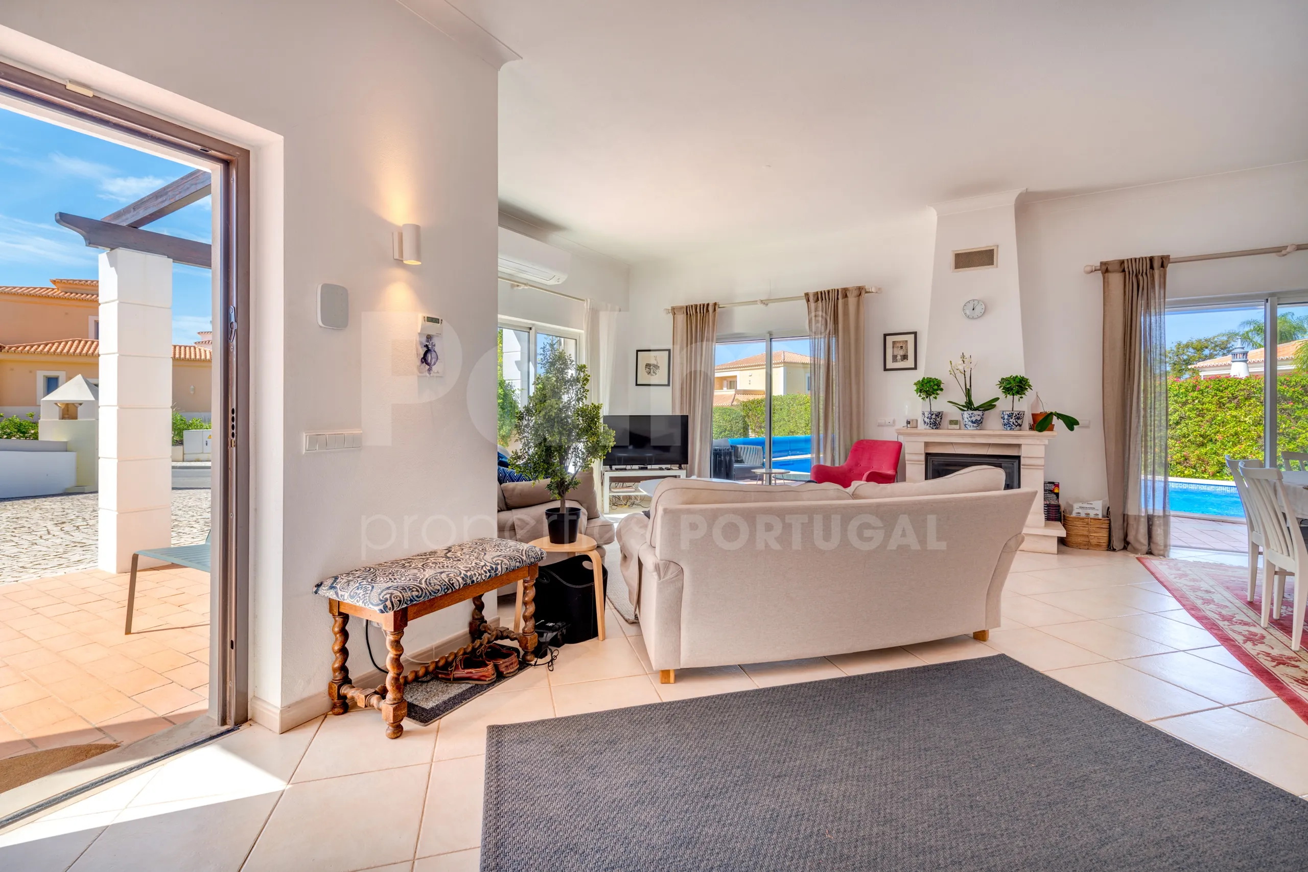 Modern 3-Bedroom Villa with Pool Near Gramacho Golf, Lagoa - Image 2