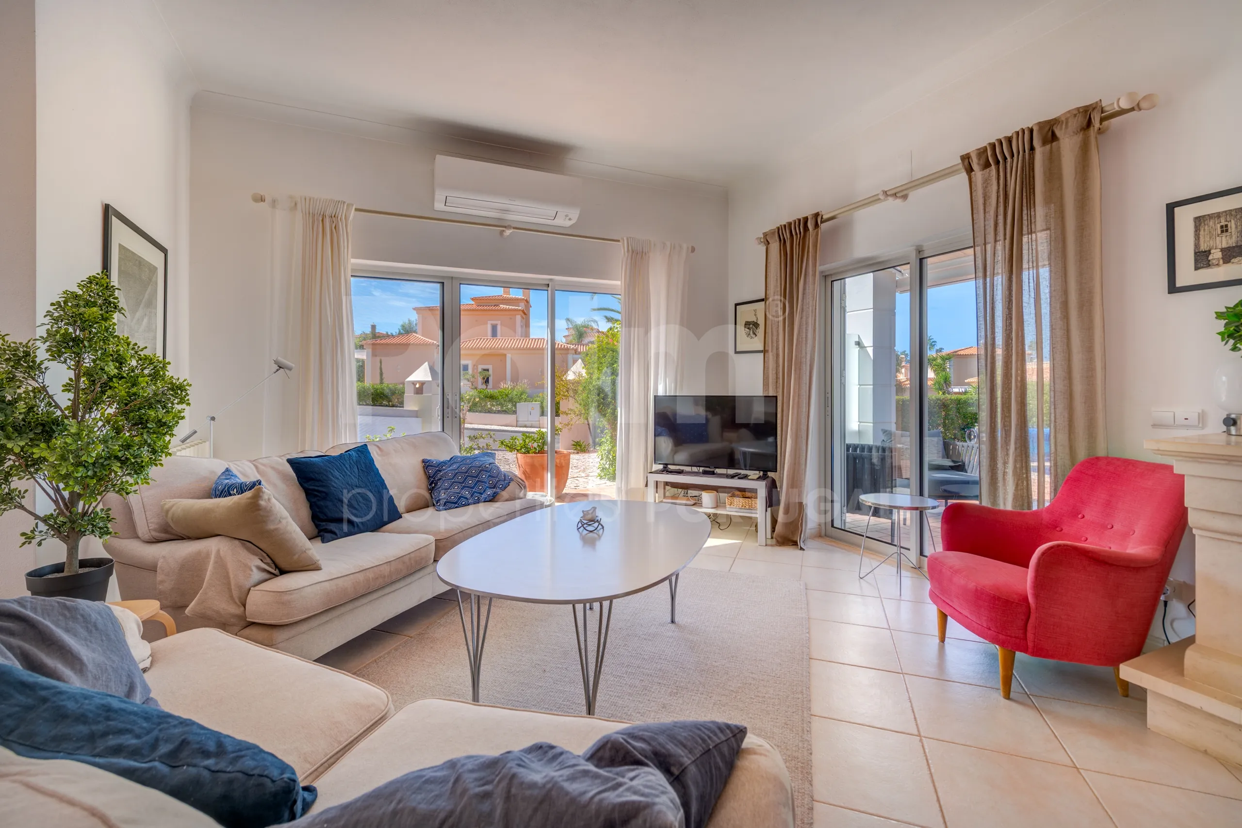 Modern 3-Bedroom Villa with Pool Near Gramacho Golf, Lagoa - Image 4