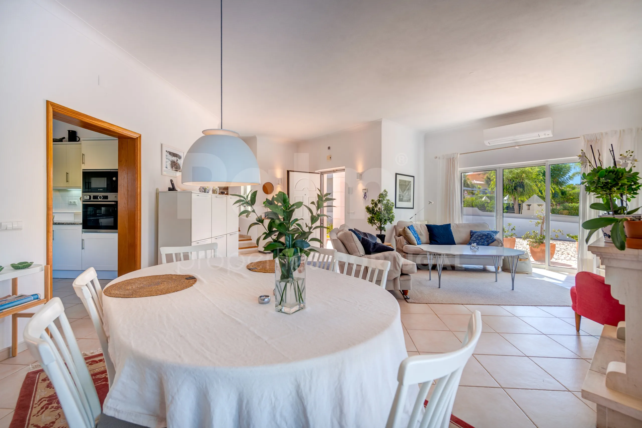 Modern 3-Bedroom Villa with Pool Near Gramacho Golf, Lagoa - View image 6 of 63
