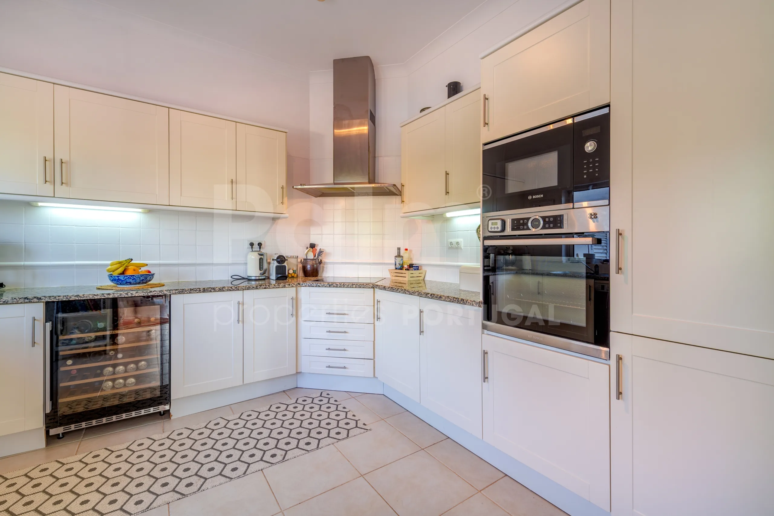 Modern 3-Bedroom Villa with Pool Near Gramacho Golf, Lagoa - View image 12 of 63