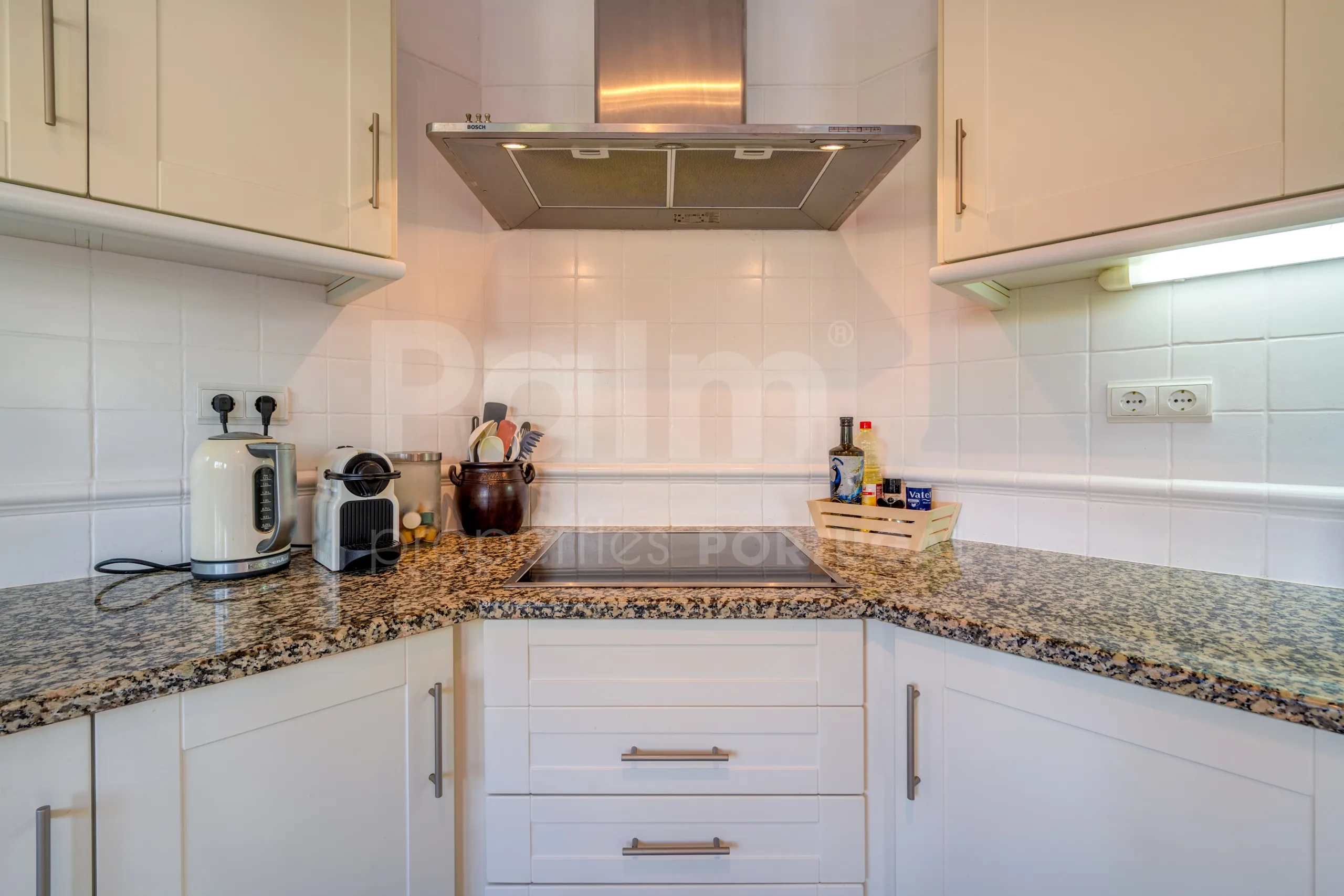 Modern 3-Bedroom Villa with Pool Near Gramacho Golf, Lagoa - View image 13 of 63
