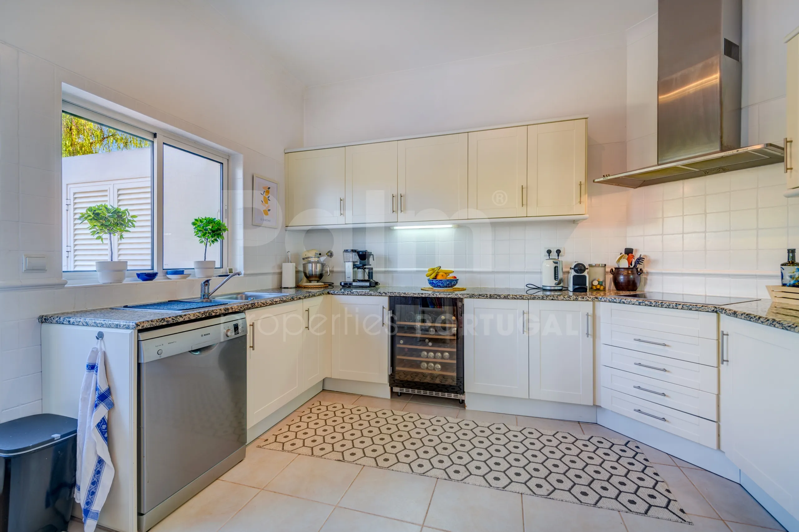 Modern 3-Bedroom Villa with Pool Near Gramacho Golf, Lagoa - View image 14 of 63