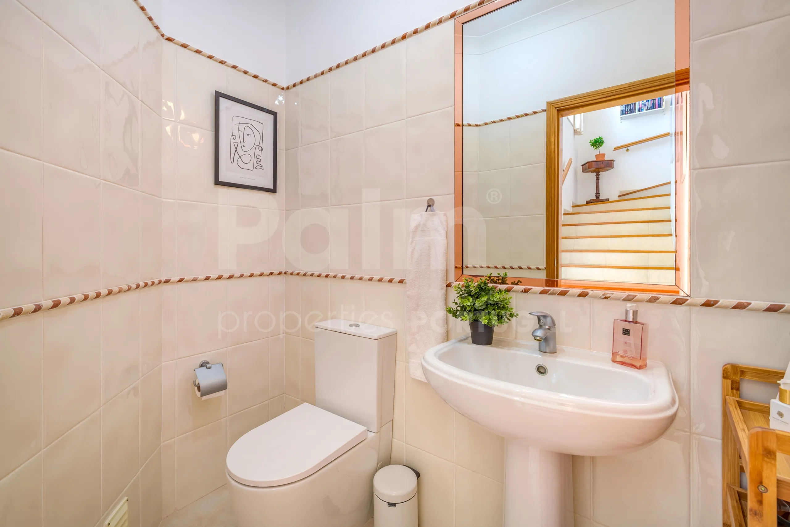 Modern 3-Bedroom Villa with Pool Near Gramacho Golf, Lagoa - View image 16 of 63