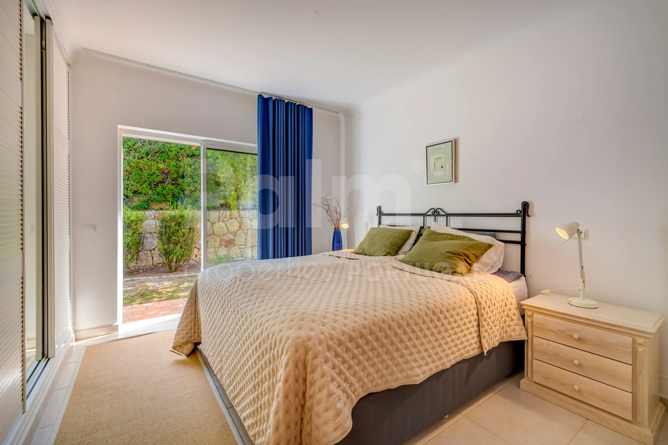 Modern 3-Bedroom Villa with Pool Near Gramacho Golf, Lagoa - View image 19 of 63