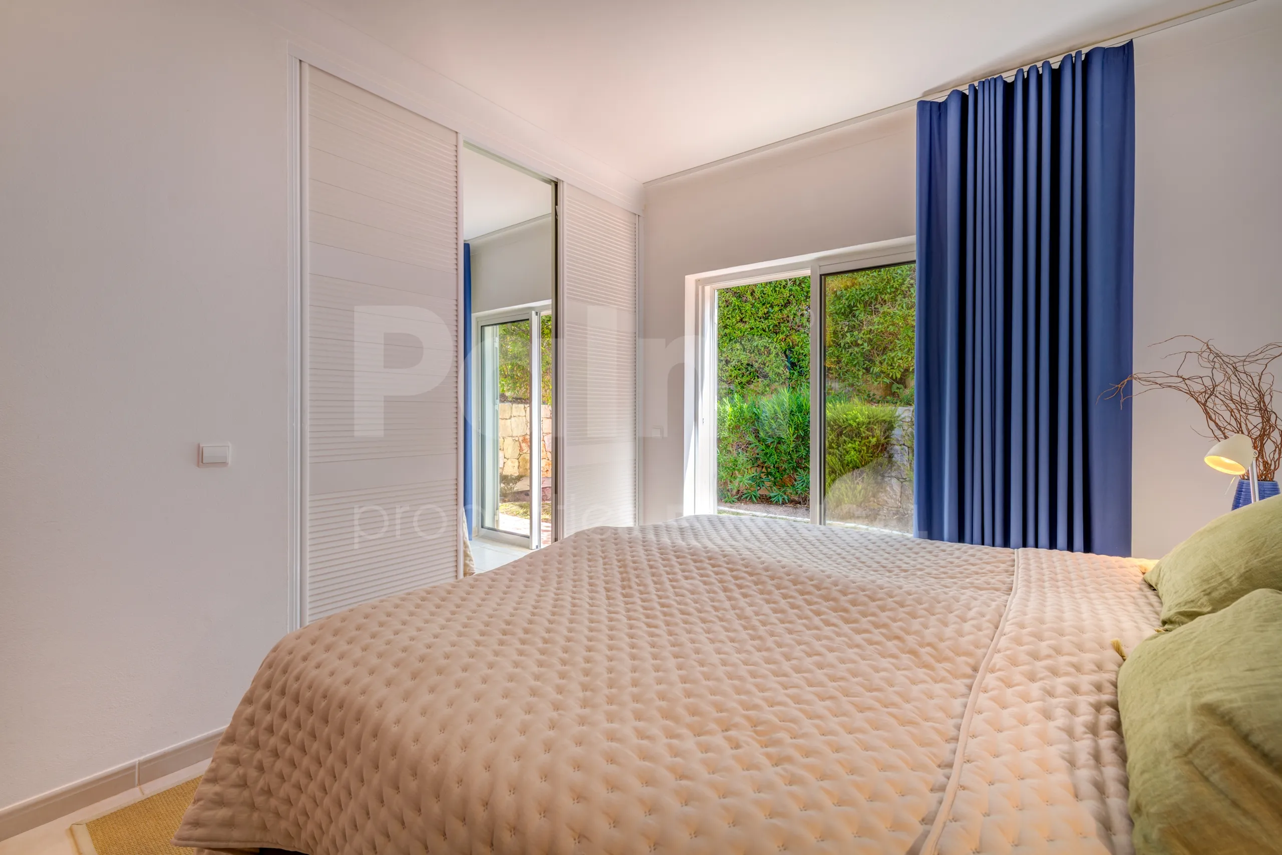 Modern 3-Bedroom Villa with Pool Near Gramacho Golf, Lagoa - View image 20 of 63