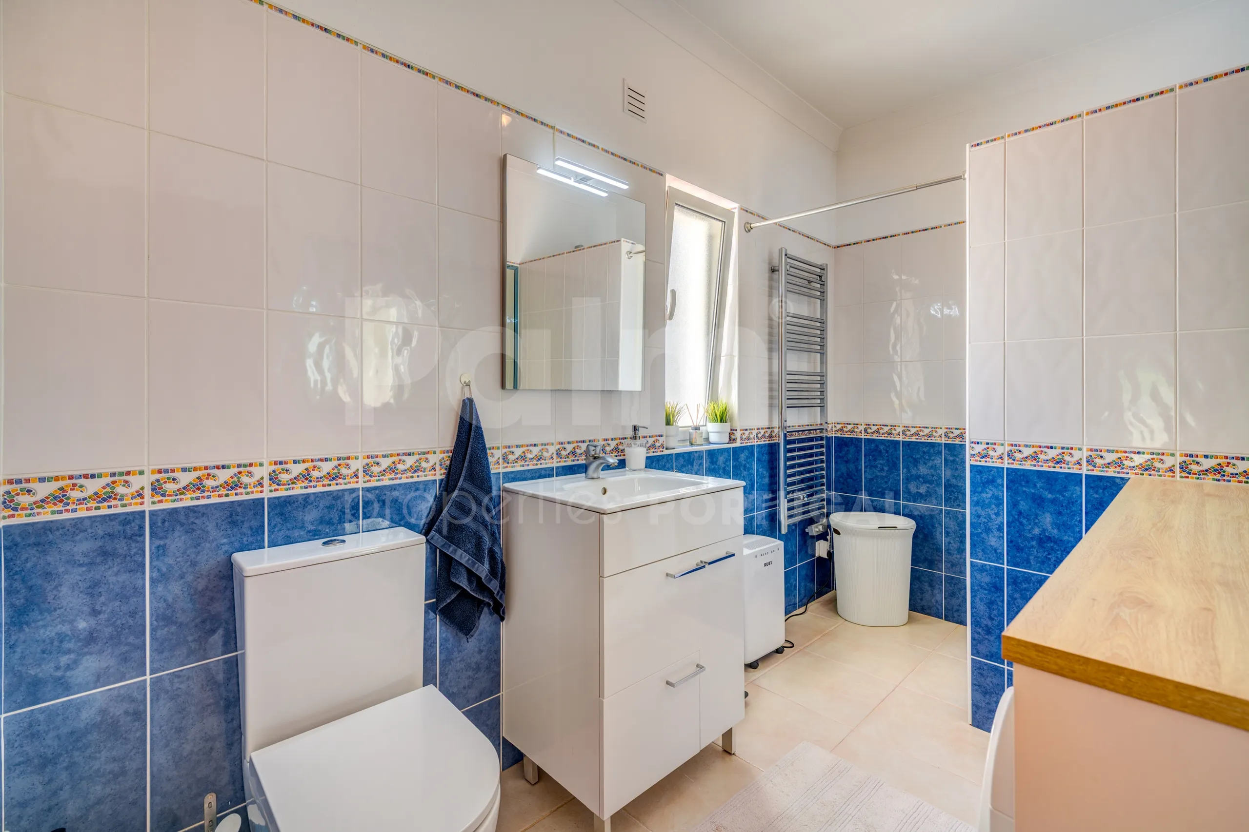 Modern 3-Bedroom Villa with Pool Near Gramacho Golf, Lagoa - View image 21 of 63
